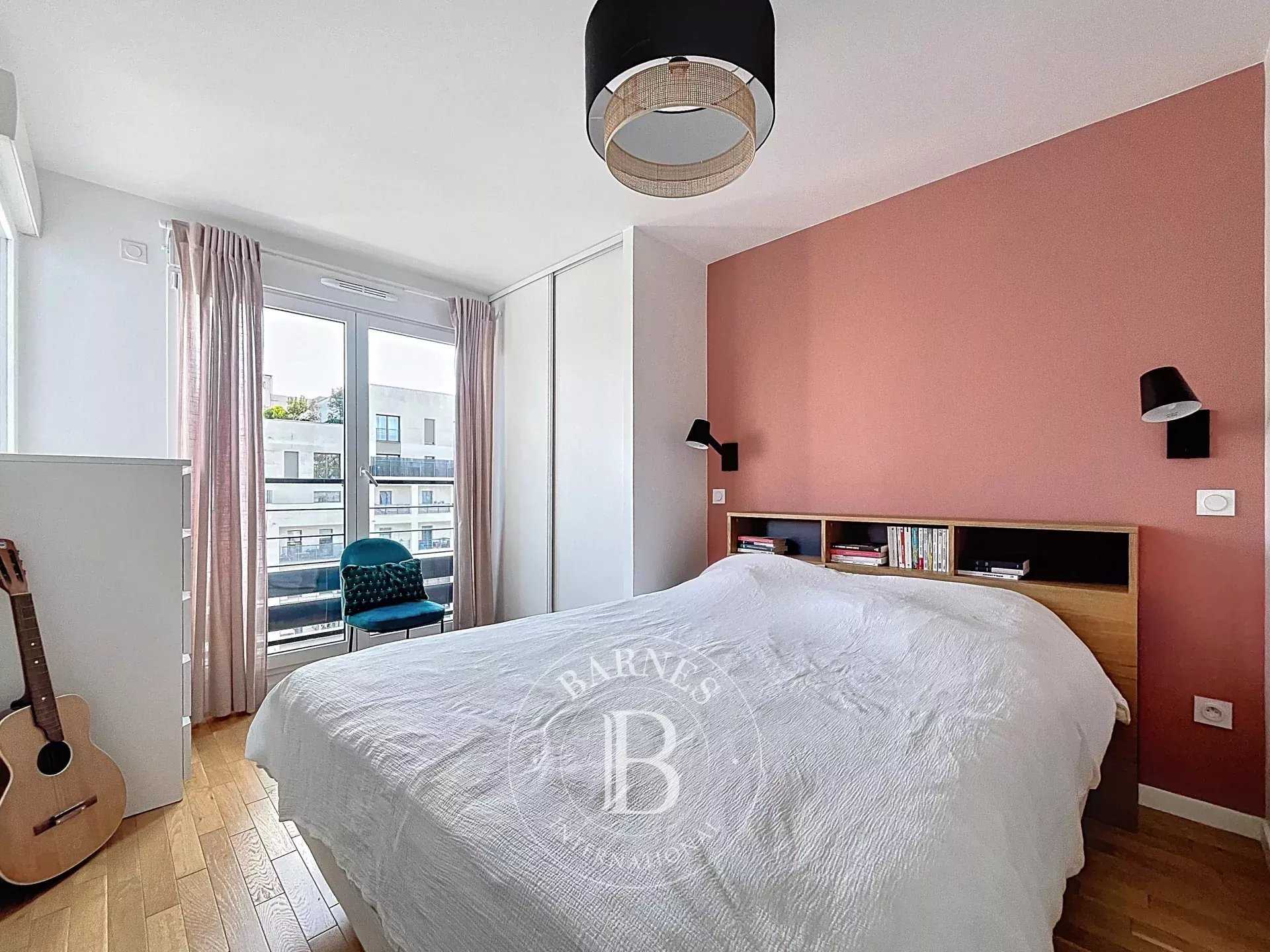 Clichy  - Apartment 3 Bedrooms