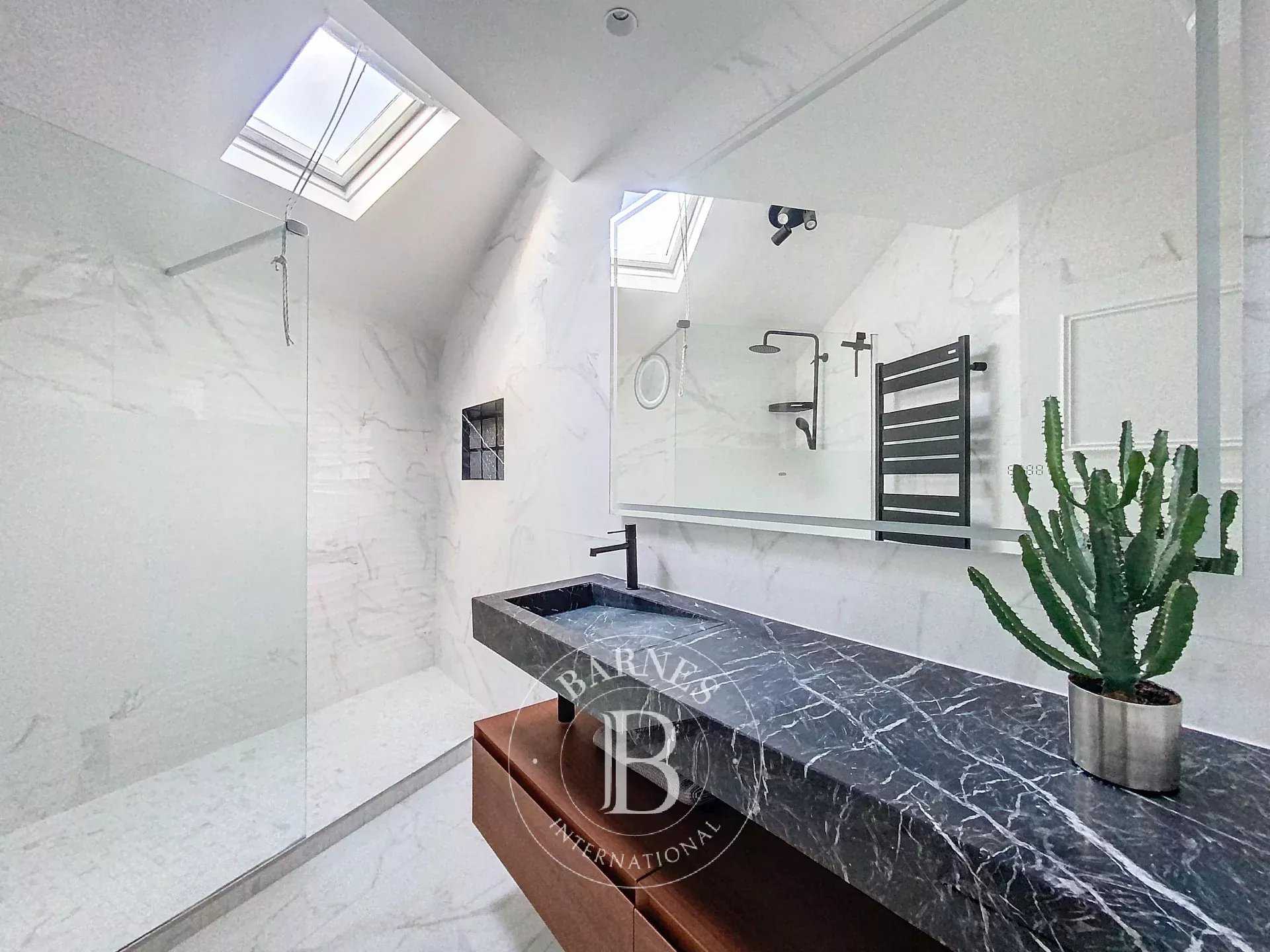 Courbevoie  - Townhouse 2 Bedrooms