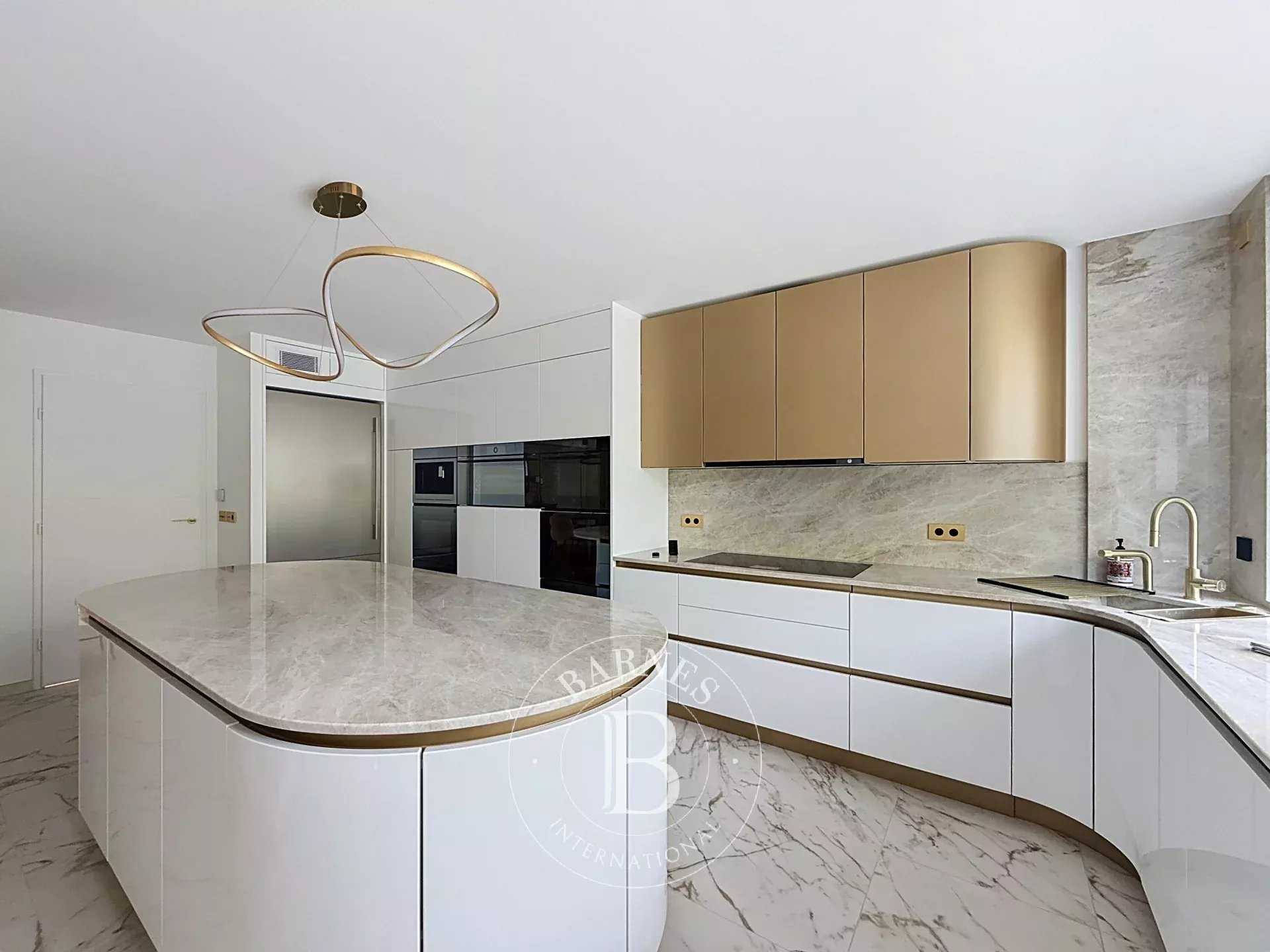 Neuilly-sur-Seine  - Appartement 5 Pi&egrave;ces 4 Chambres