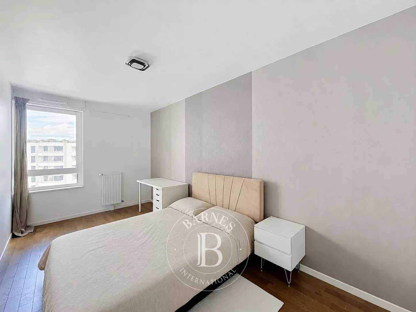 Clichy  - Apartment 2 Bedrooms