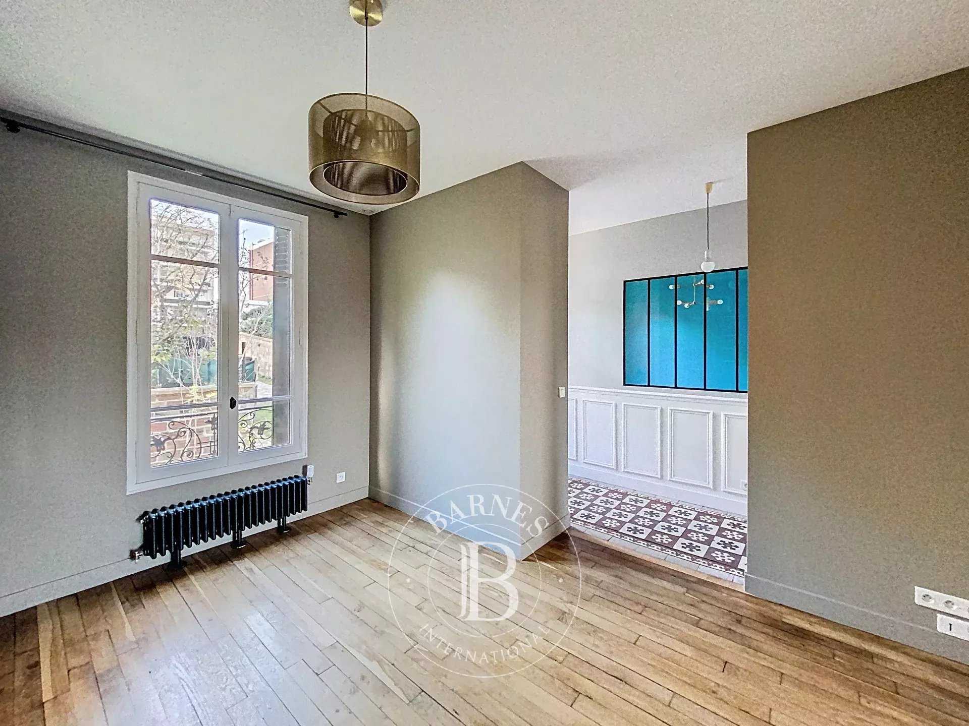 Nanterre  - Townhouse 6 Bedrooms