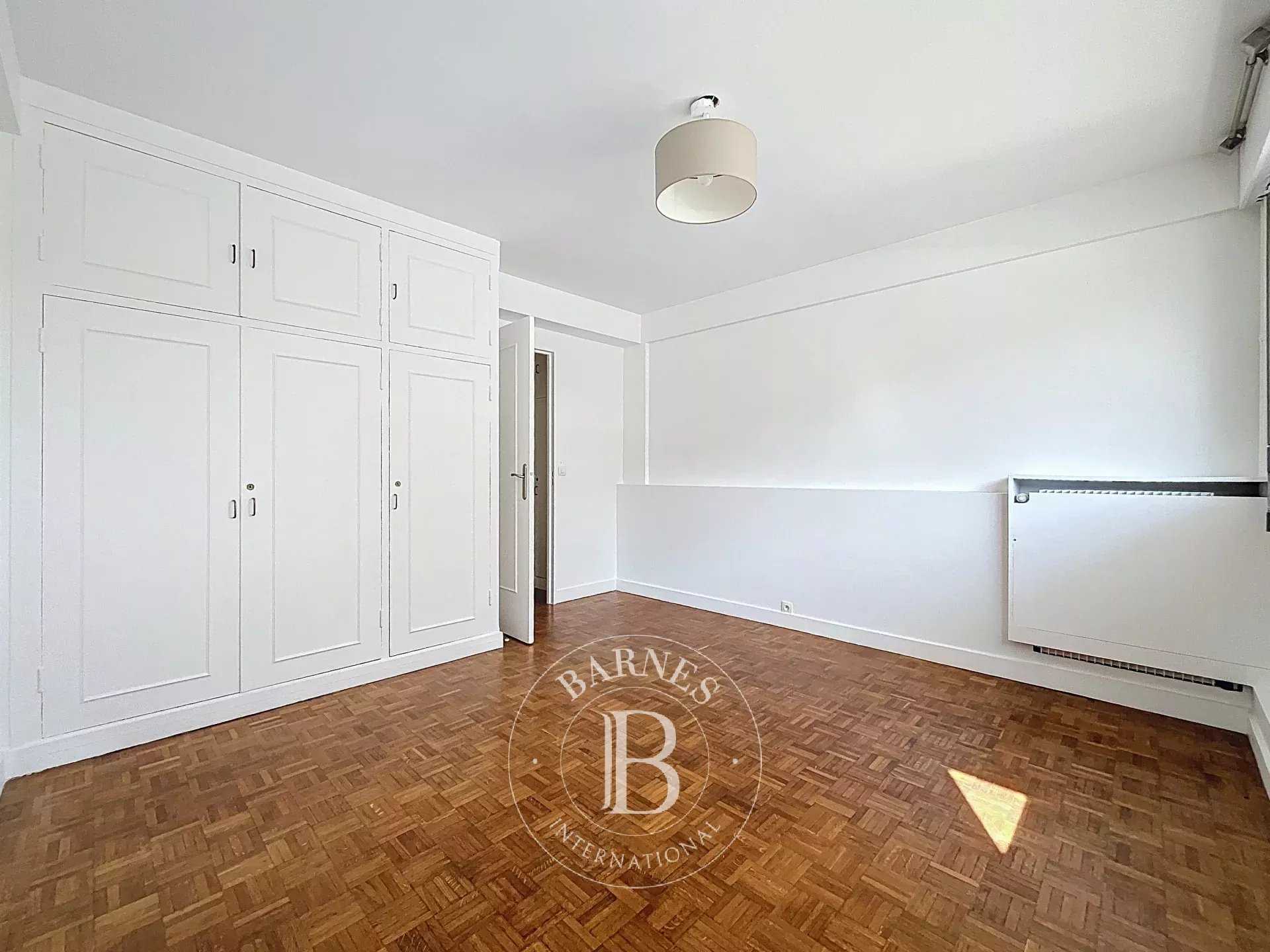 Courbevoie  - Appartement 4 Pièces 3 Chambres