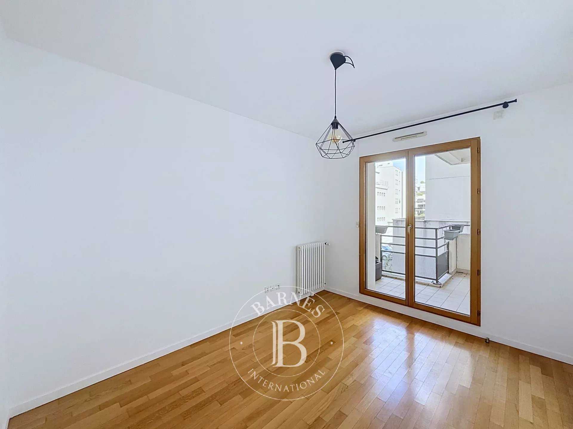 Levallois-Perret  - Piso 2 Cuartos, 1 Habitacion