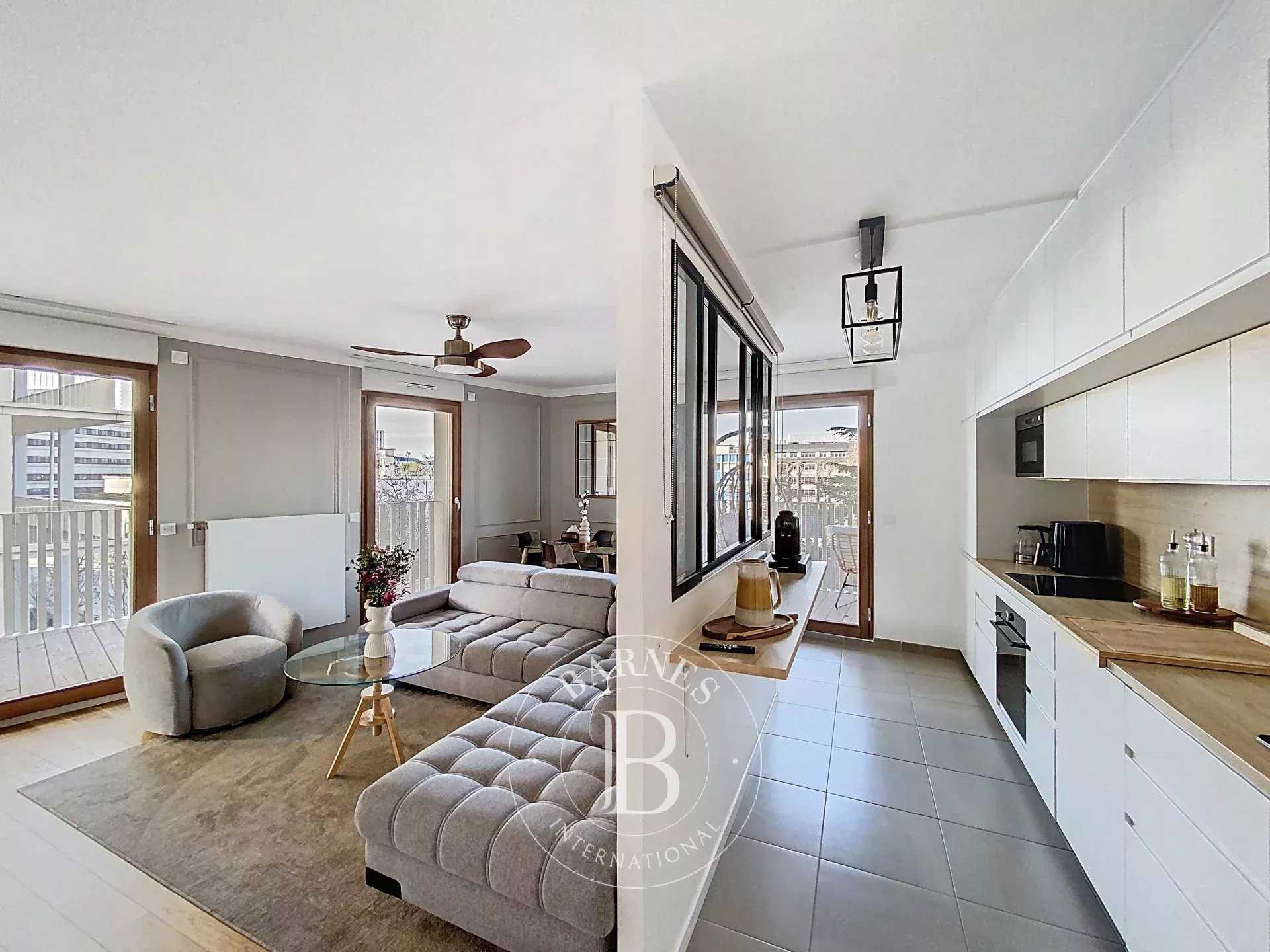 Courbevoie  - Appartement 3 Pi&egrave;ces 2 Chambres