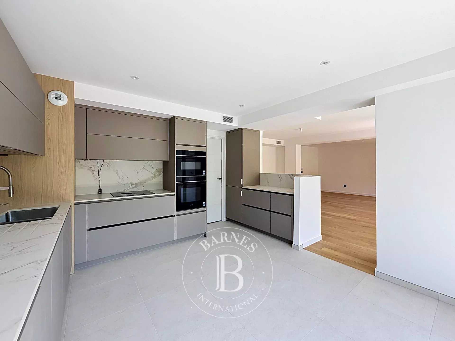 Neuilly-sur-Seine  - Appartement 5 Pi&egrave;ces 3 Chambres