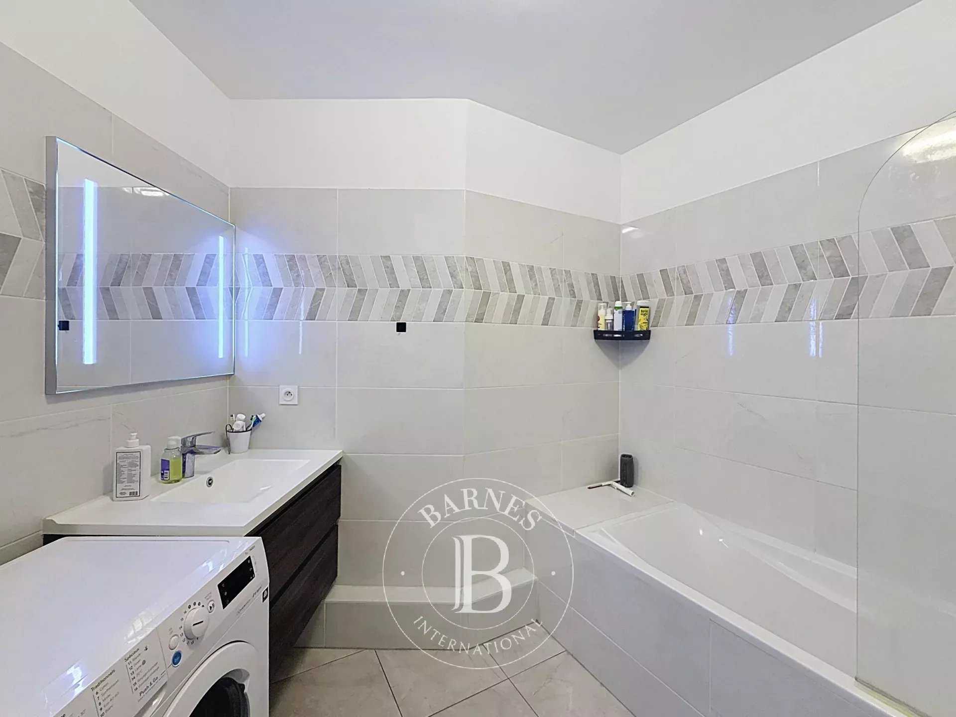 Clichy  - Apartment 2 Bedrooms