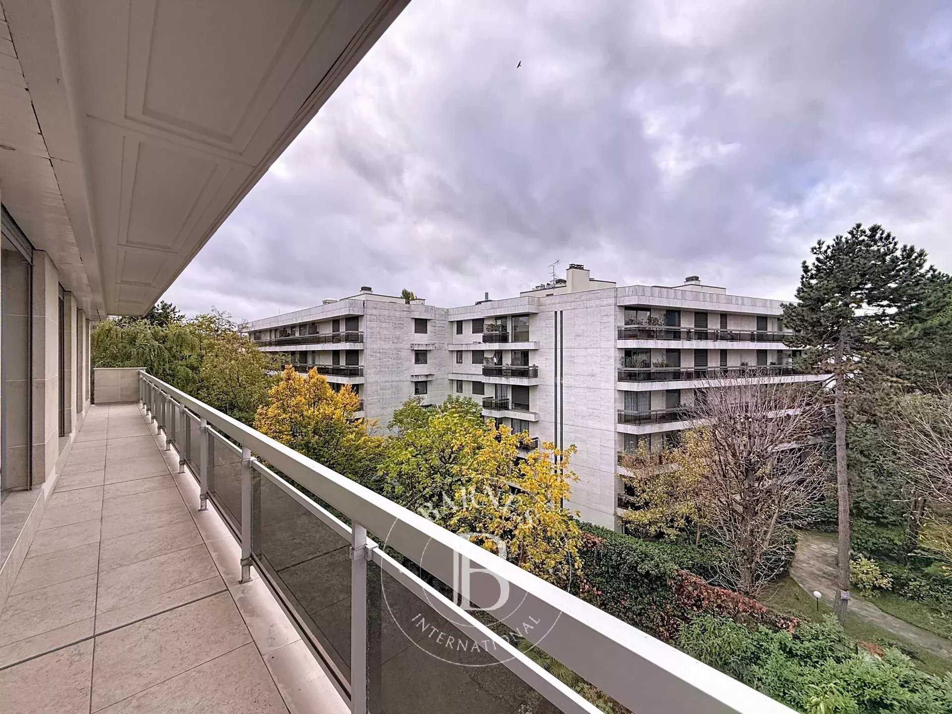 Neuilly-sur-Seine  - Apartment 3 Bedrooms