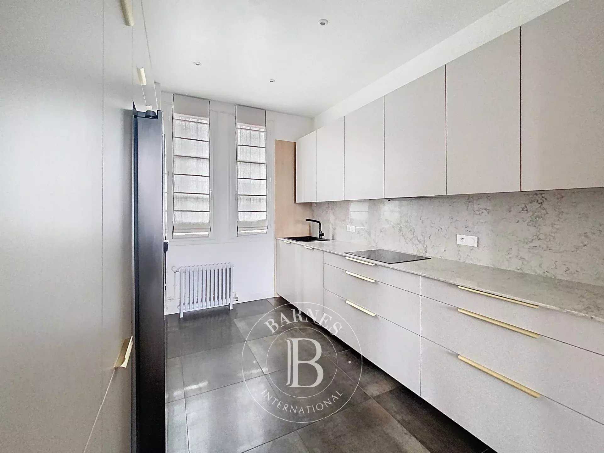 Suresnes  - House 5 Bedrooms