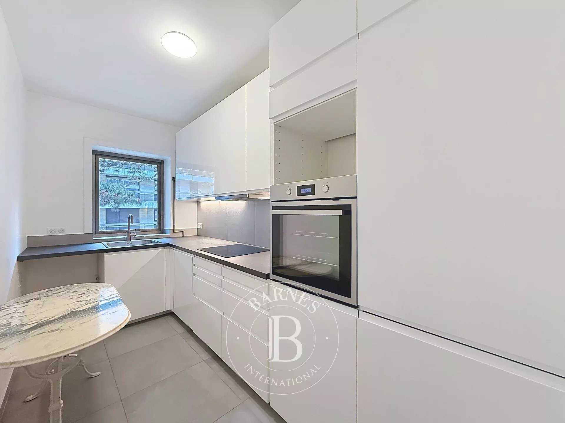 Neuilly-sur-Seine  - Apartment 2 Bedrooms