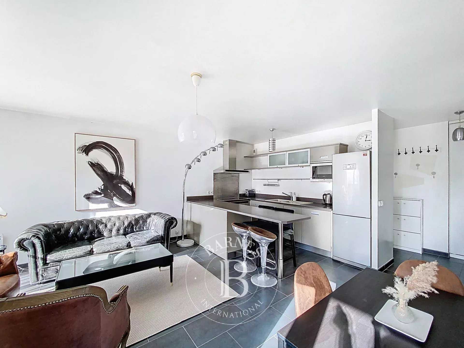 Courbevoie  - Apartment 2 Bedrooms