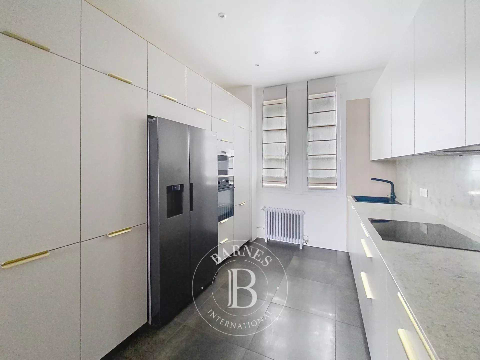 Suresnes  - House 5 Bedrooms