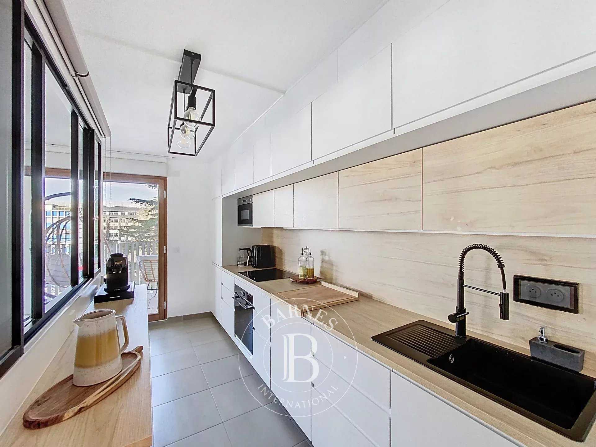 Courbevoie  - Appartement 3 Pi&egrave;ces 2 Chambres