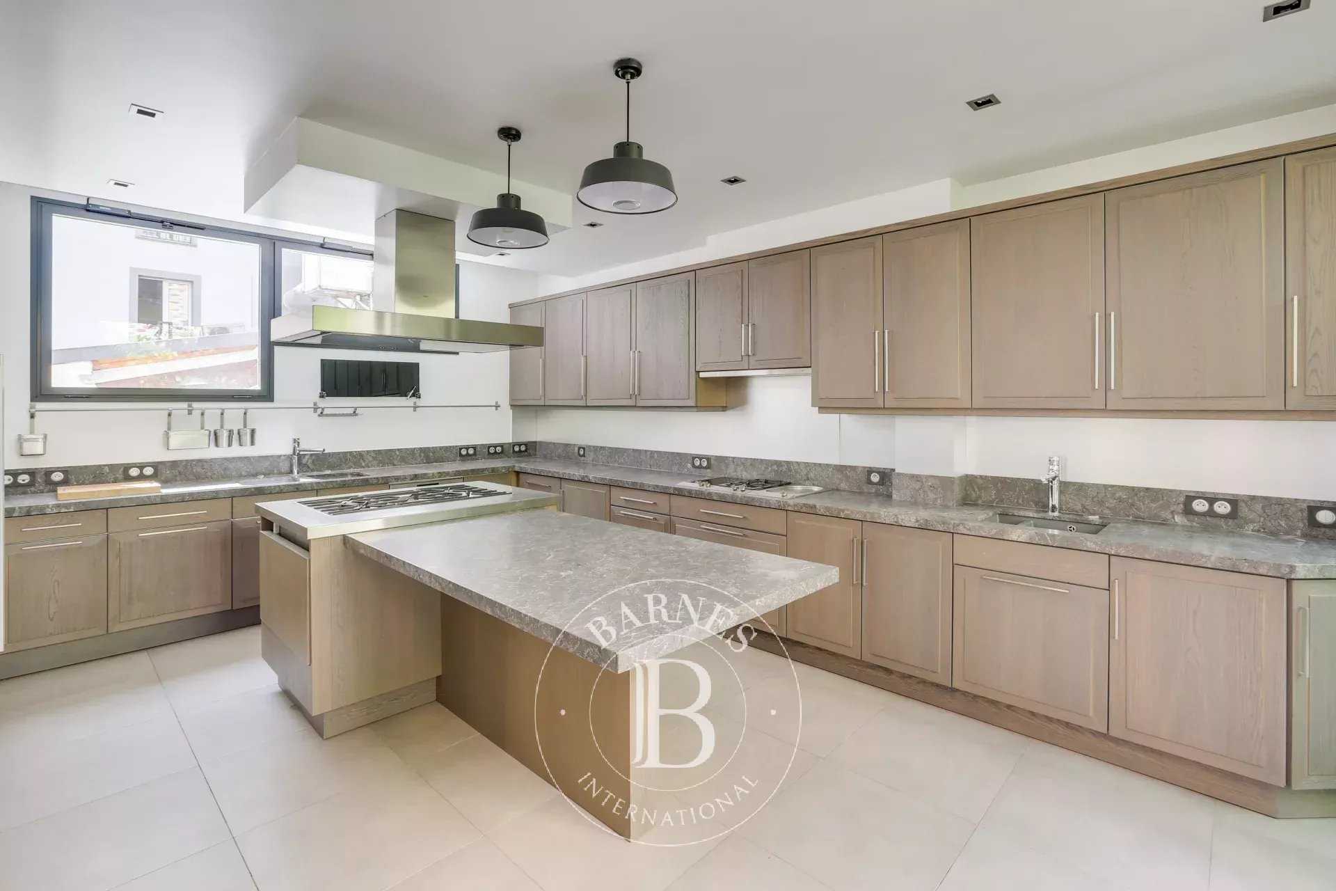 Levallois-Perret  - House 3 Bedrooms