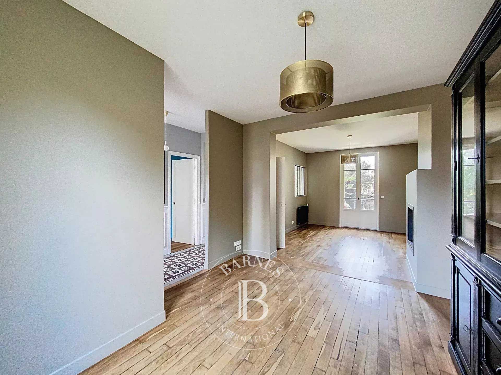 Nanterre  - Townhouse 6 Bedrooms