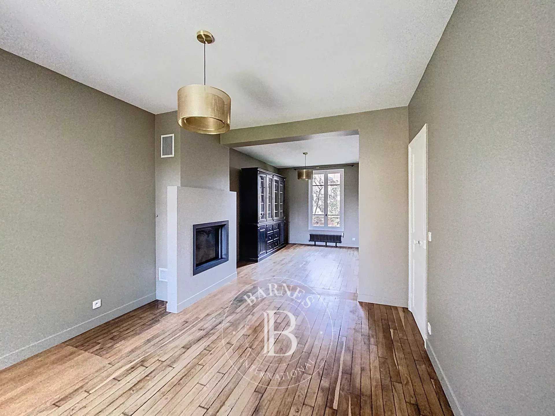 Nanterre  - Townhouse 6 Bedrooms