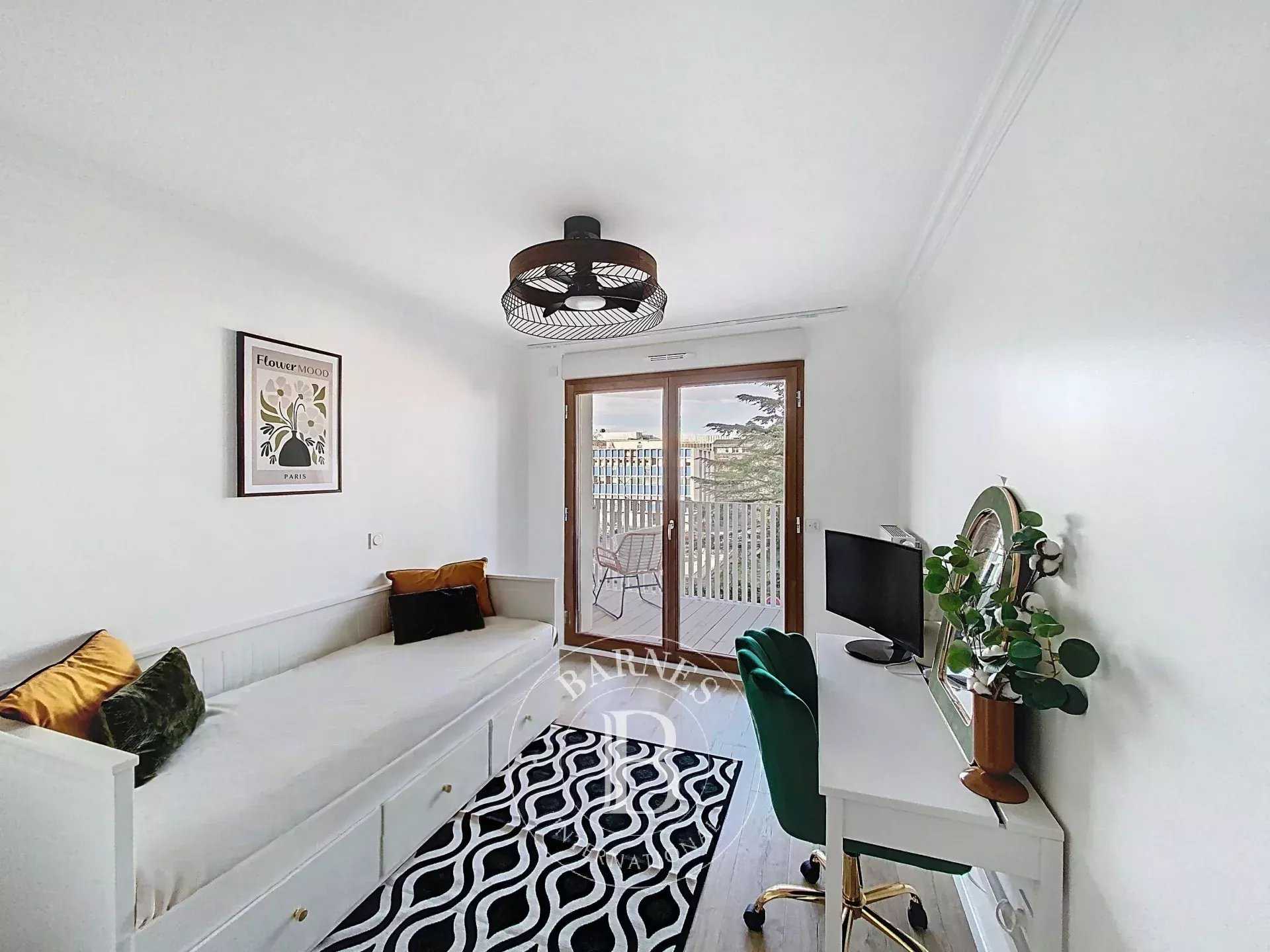 Courbevoie  - Appartement 3 Pi&egrave;ces 2 Chambres