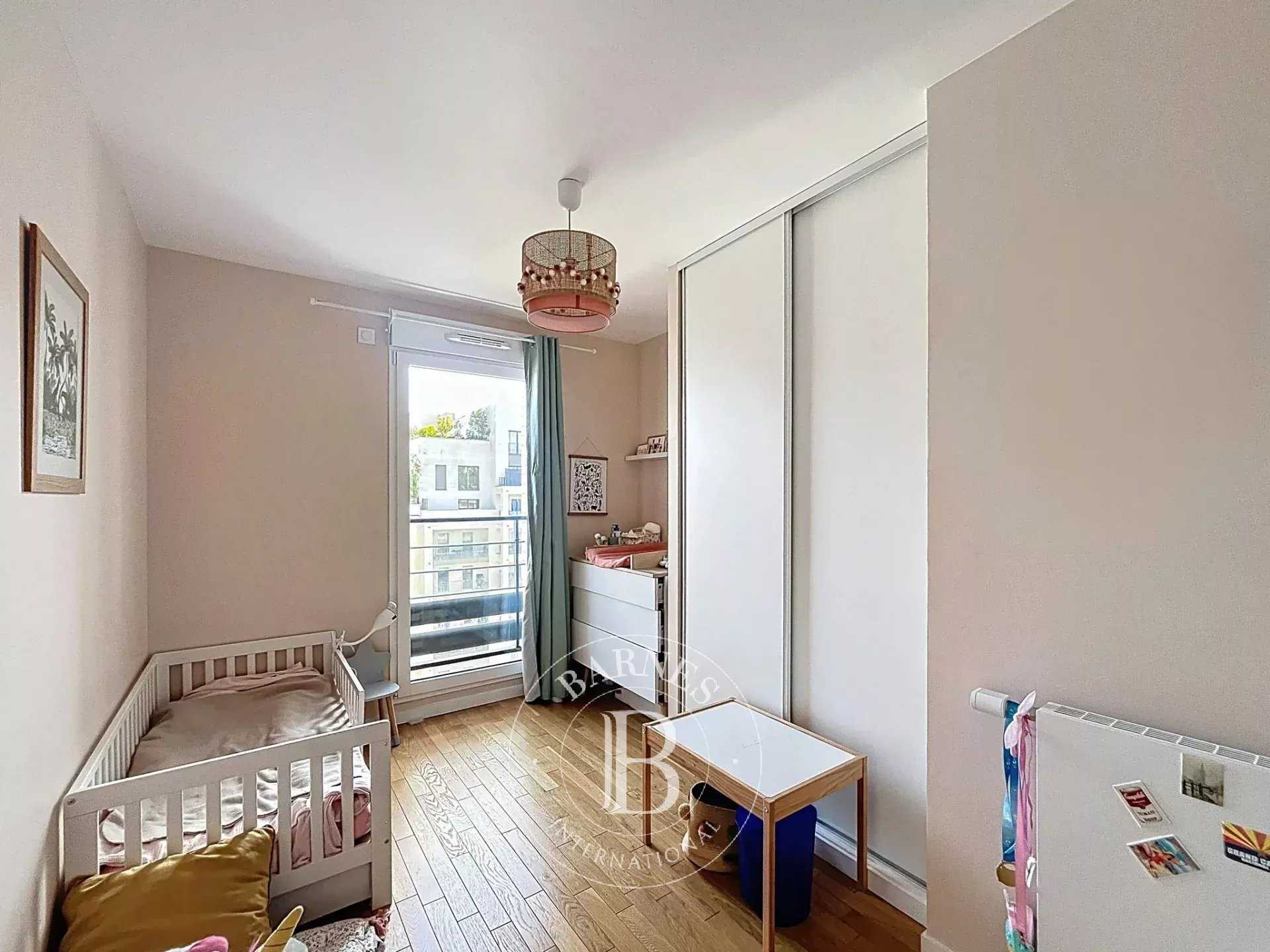 Clichy  - Apartment 3 Bedrooms