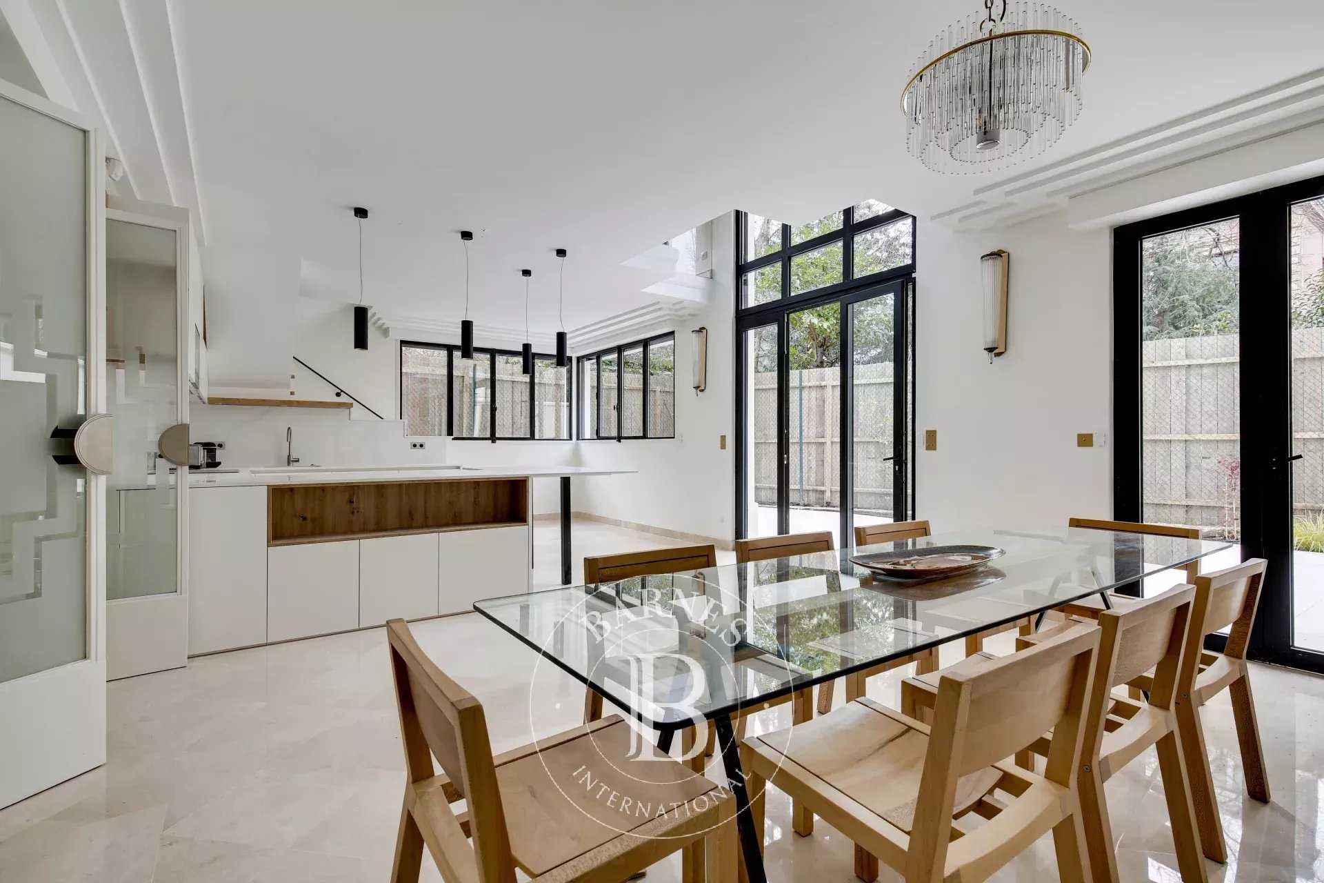 Neuilly-sur-Seine  - Maison 8 Pièces 5 Chambres