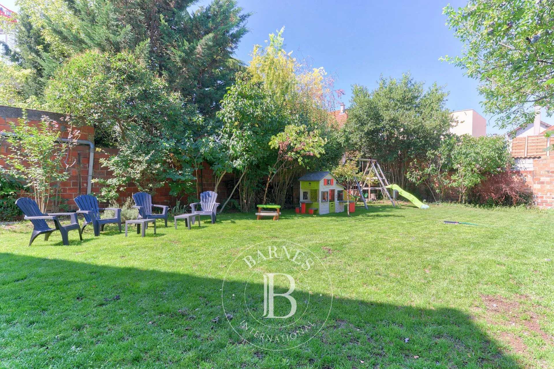 Nanterre  - Townhouse 6 Bedrooms