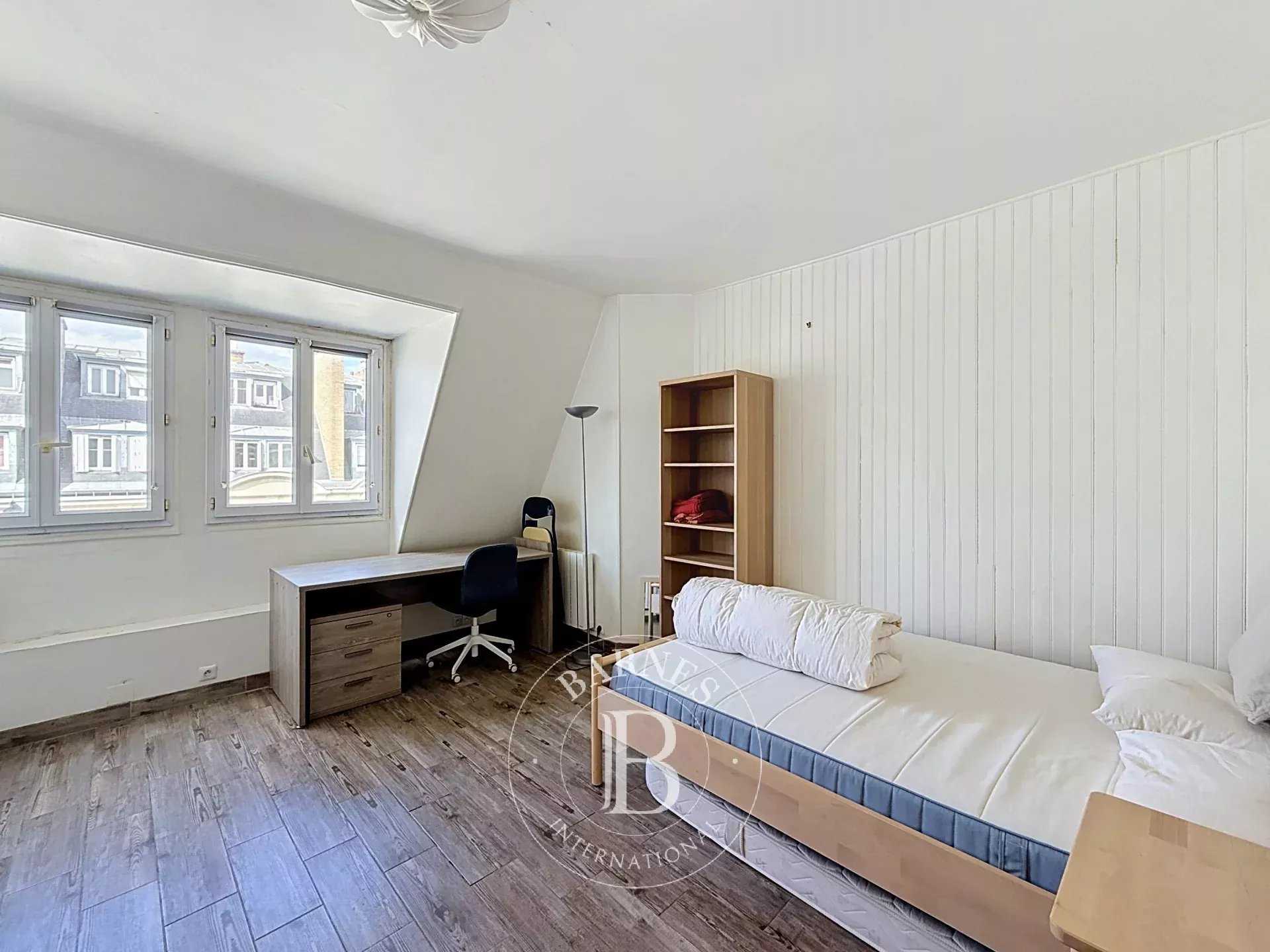 Neuilly-sur-Seine  - Apartment 