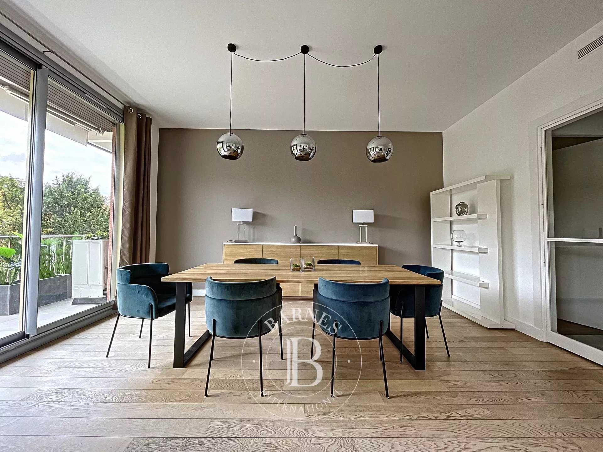 Neuilly-sur-Seine  - Apartment 5 Bedrooms