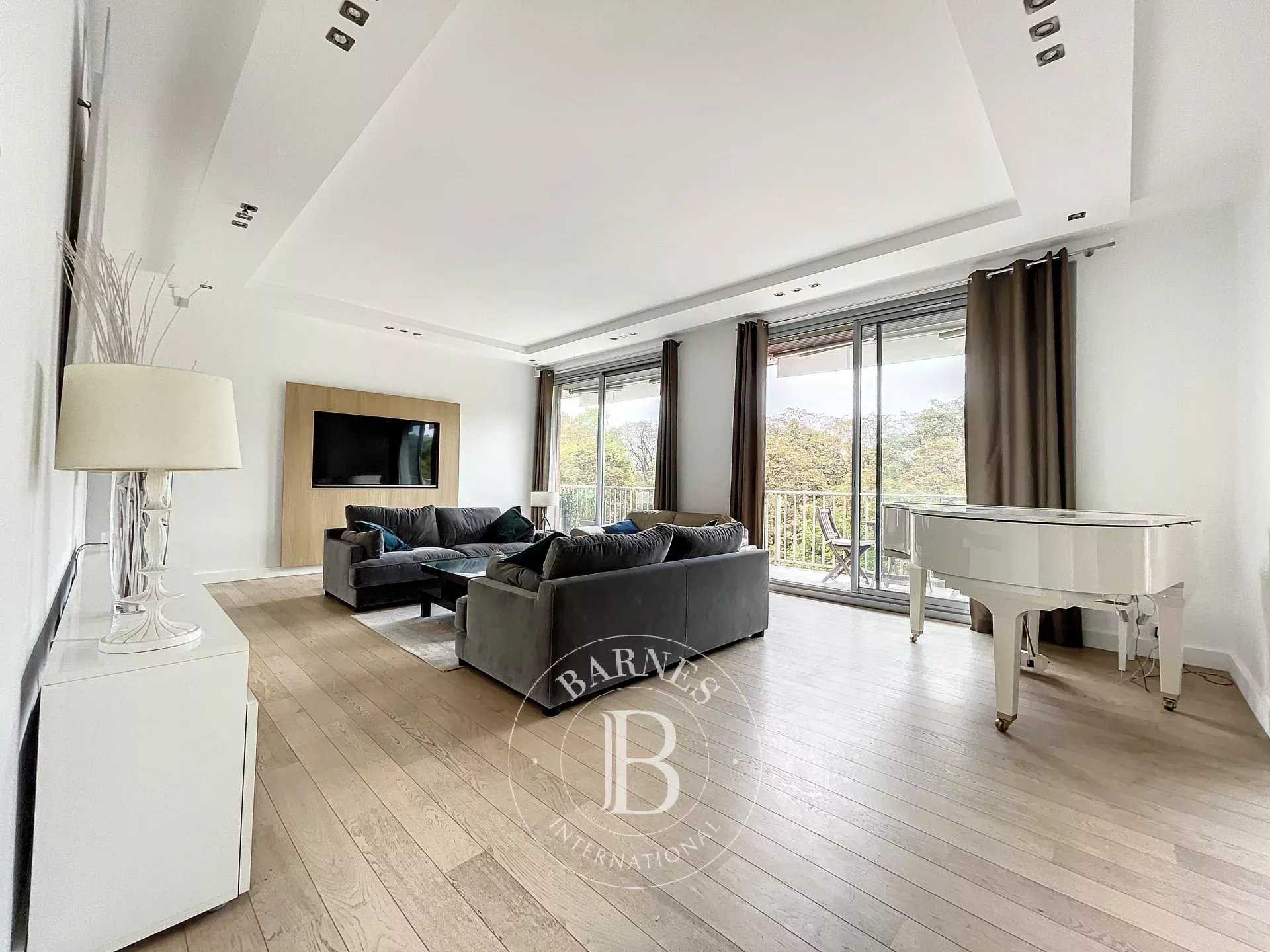 Apartment Neuilly-sur-Seine  -  ref 6811037 (picture 1)