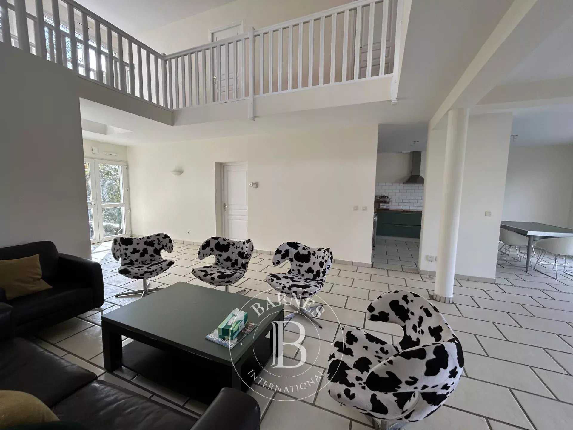 House Nanterre  -  ref 86818159 (picture 1)