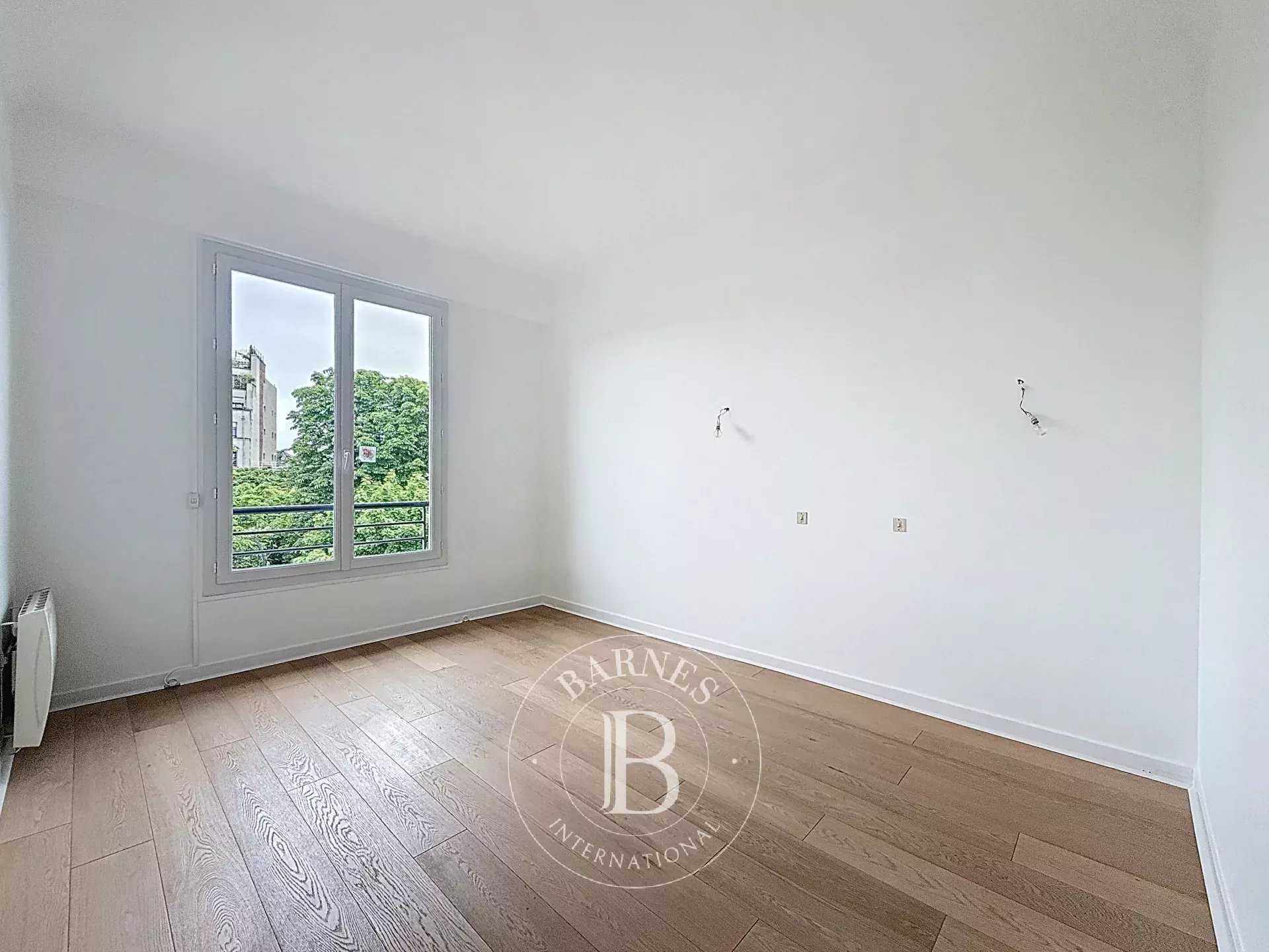 Appartement Neuilly-sur-Seine  -  ref 85956885 (picture 1)