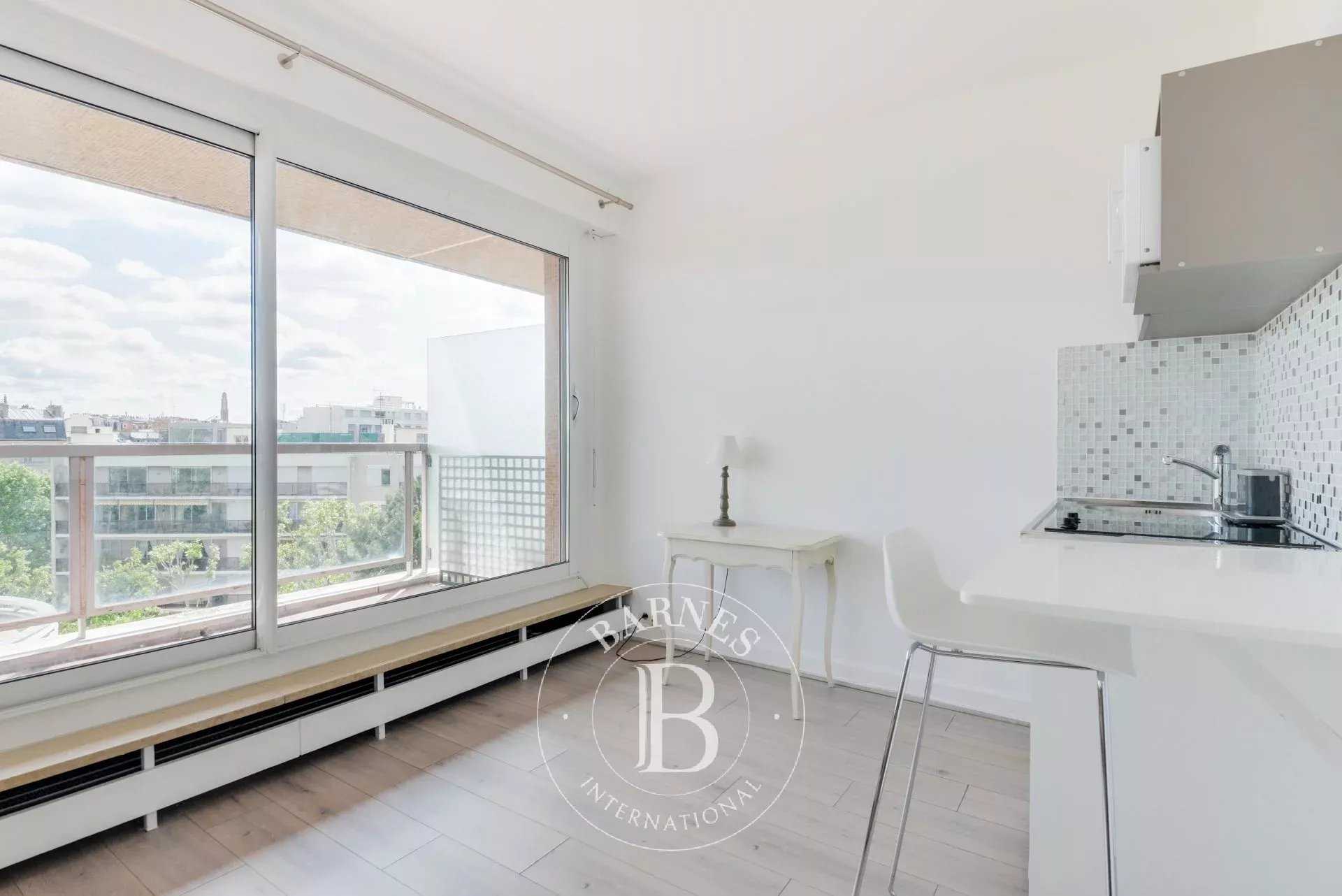 Studio Neuilly-sur-Seine  -  ref 3065497 (picture 2)