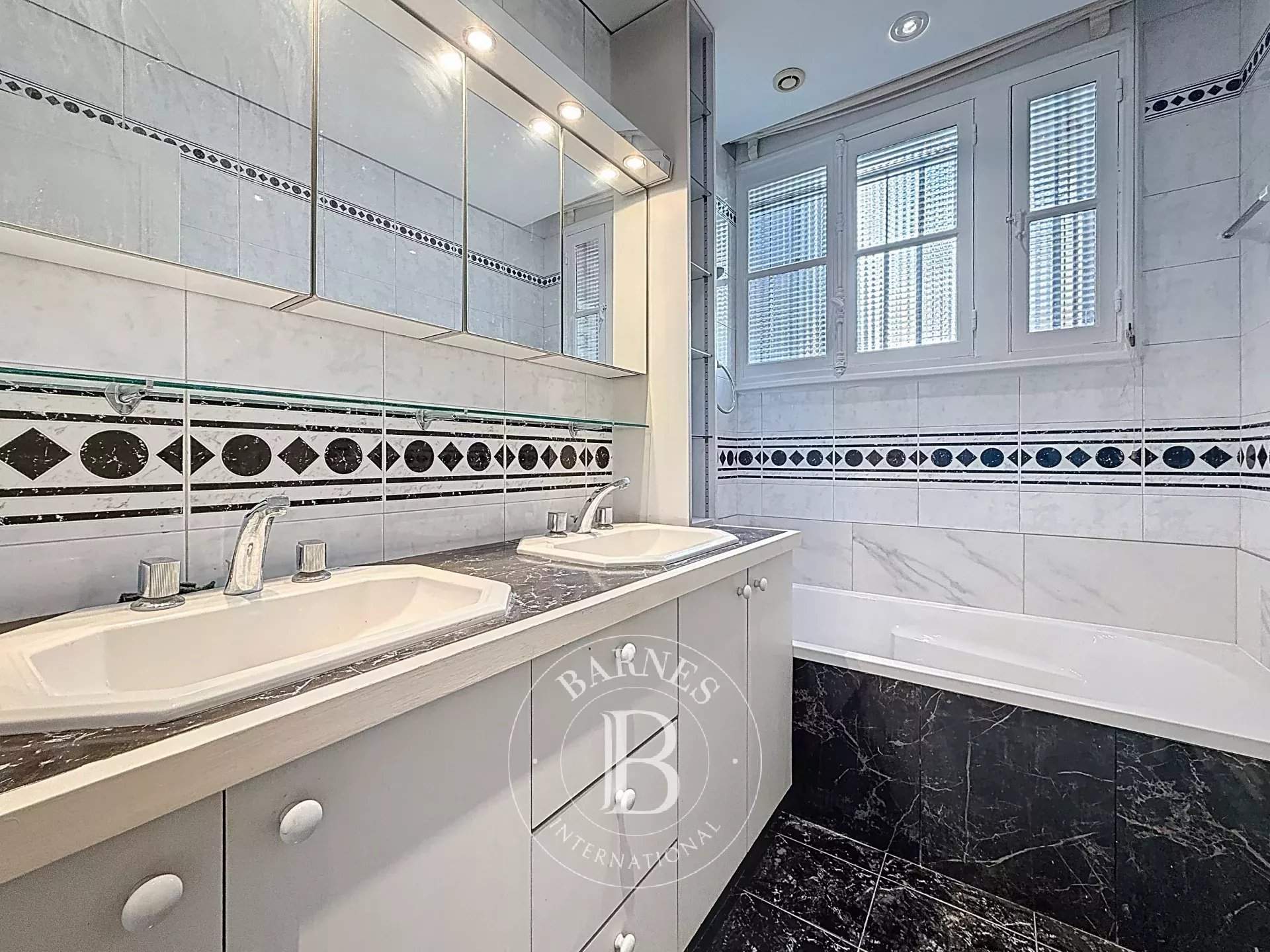 Neuilly-sur-Seine  - Appartement 4 Pièces 2 Chambres - picture 12