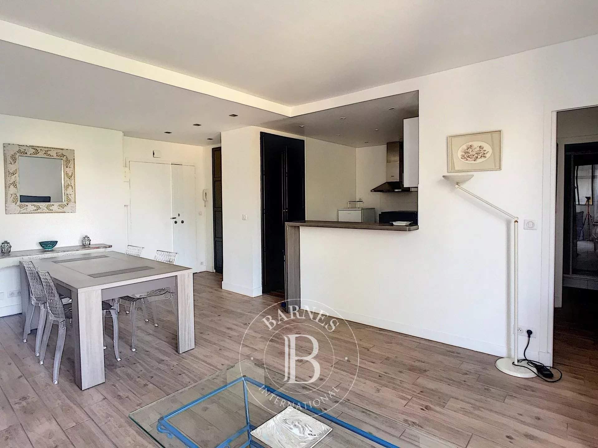 Neuilly-sur-Seine  - Piso 2 Cuartos, 1 Habitacion - picture 2