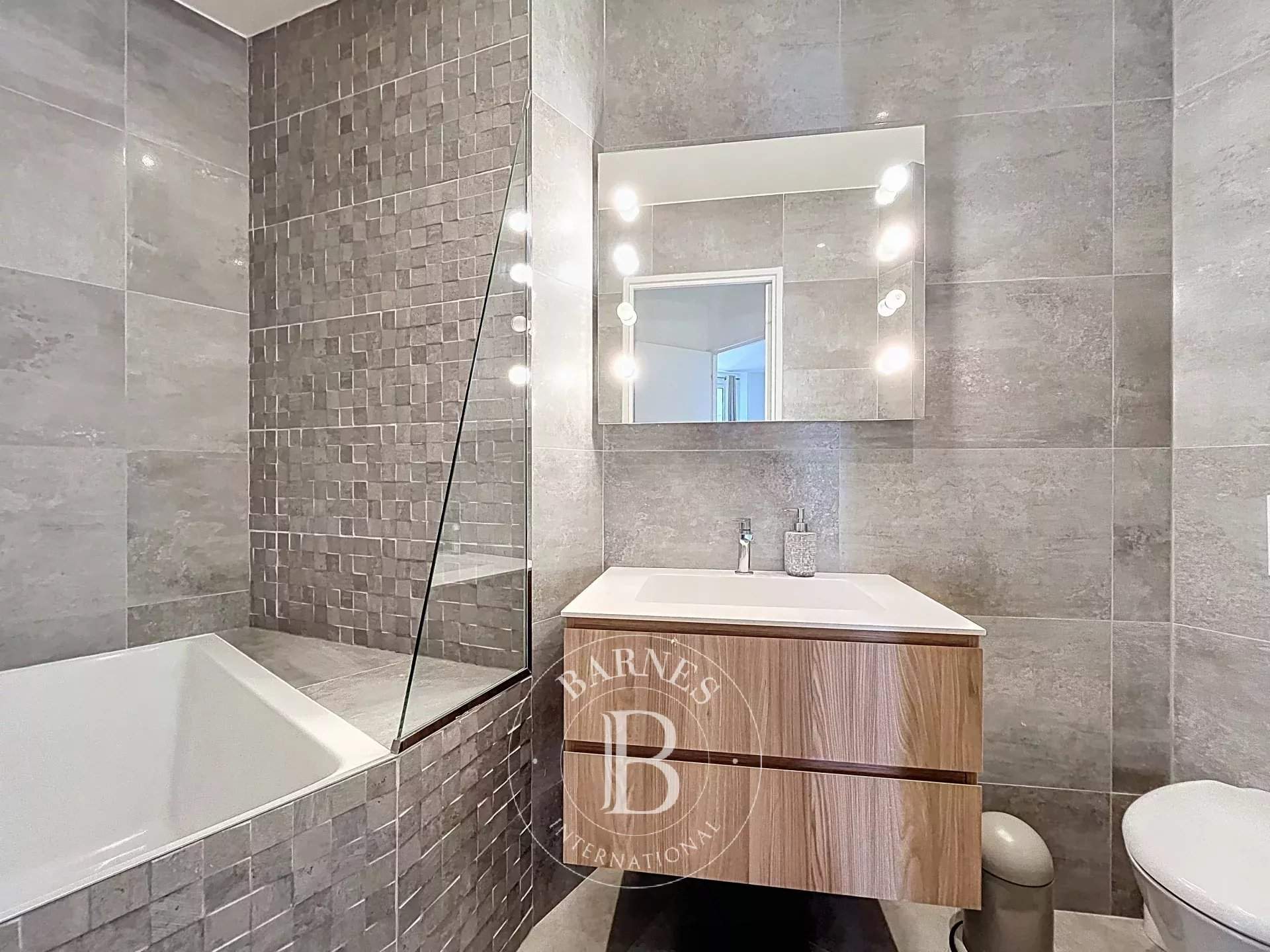 Neuilly-sur-Seine  - Appartement 5 Pièces 3 Chambres - picture 10