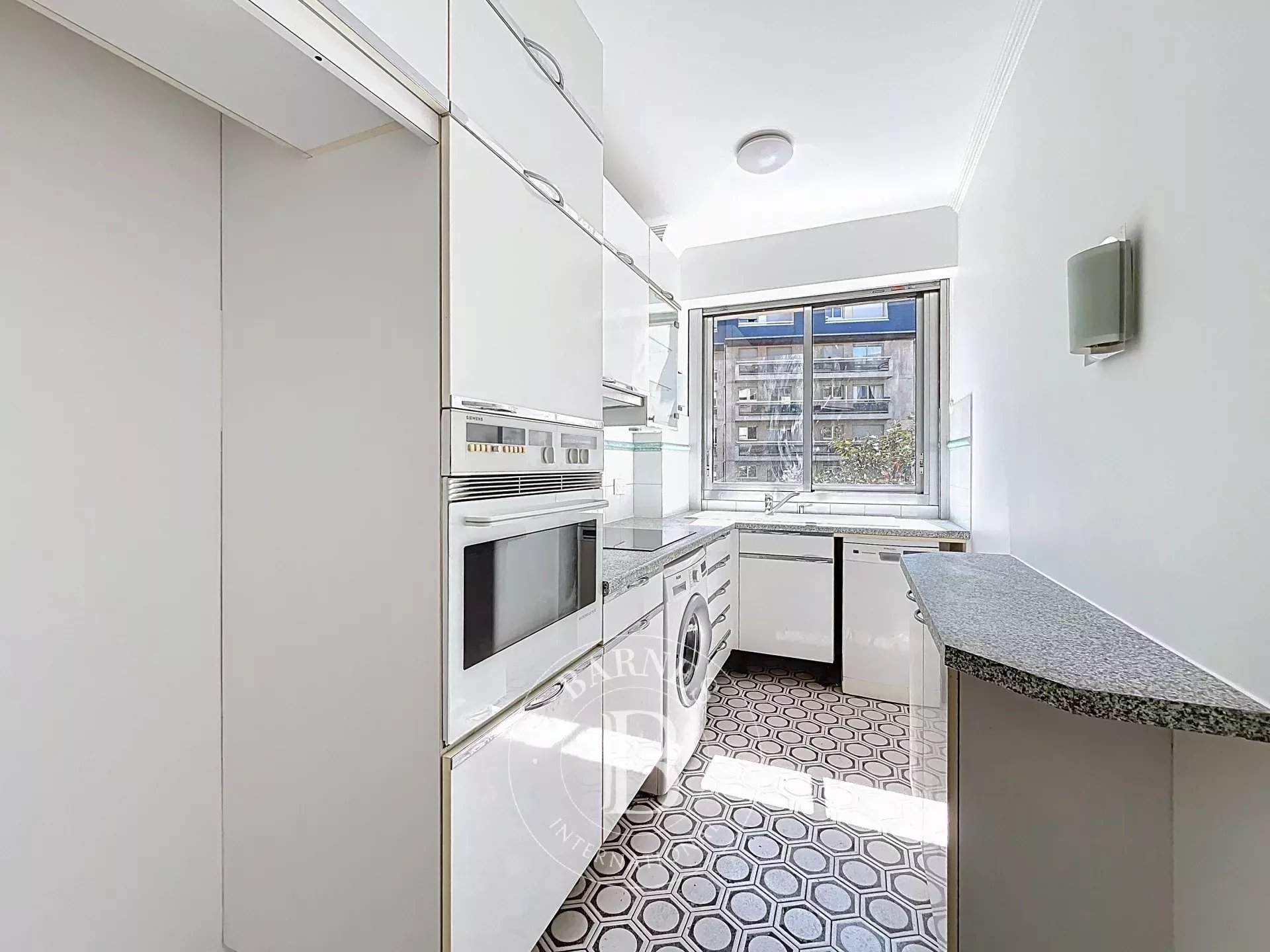 Neuilly-sur-Seine  - Appartement 3 Pièces 2 Chambres - picture 2