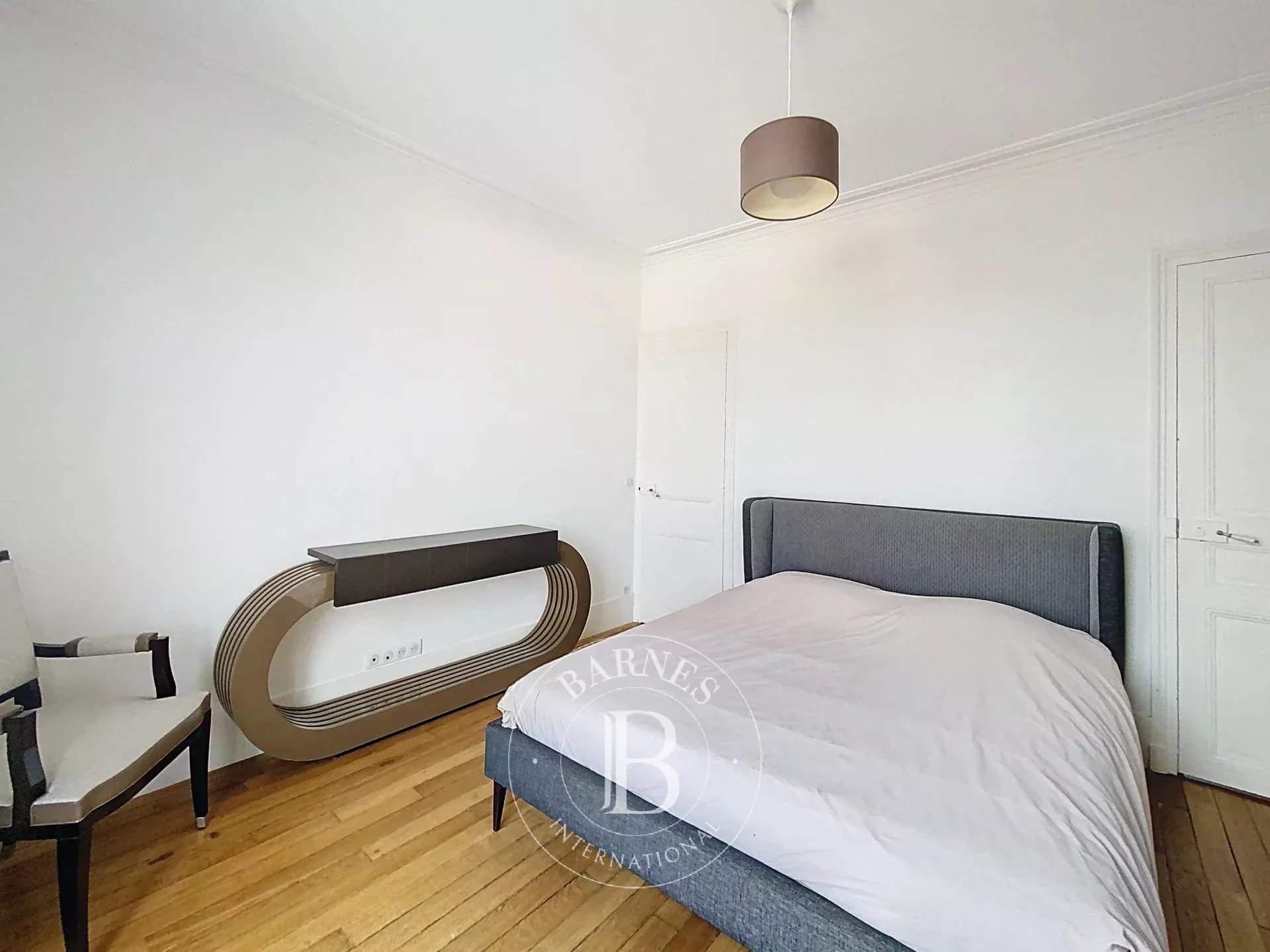 Suresnes  - House 5 Bedrooms - picture 10