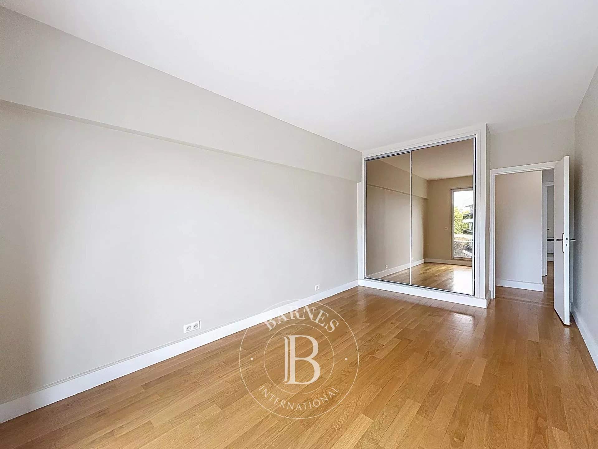 Neuilly-sur-Seine  - Apartment 3 Bedrooms - picture 8