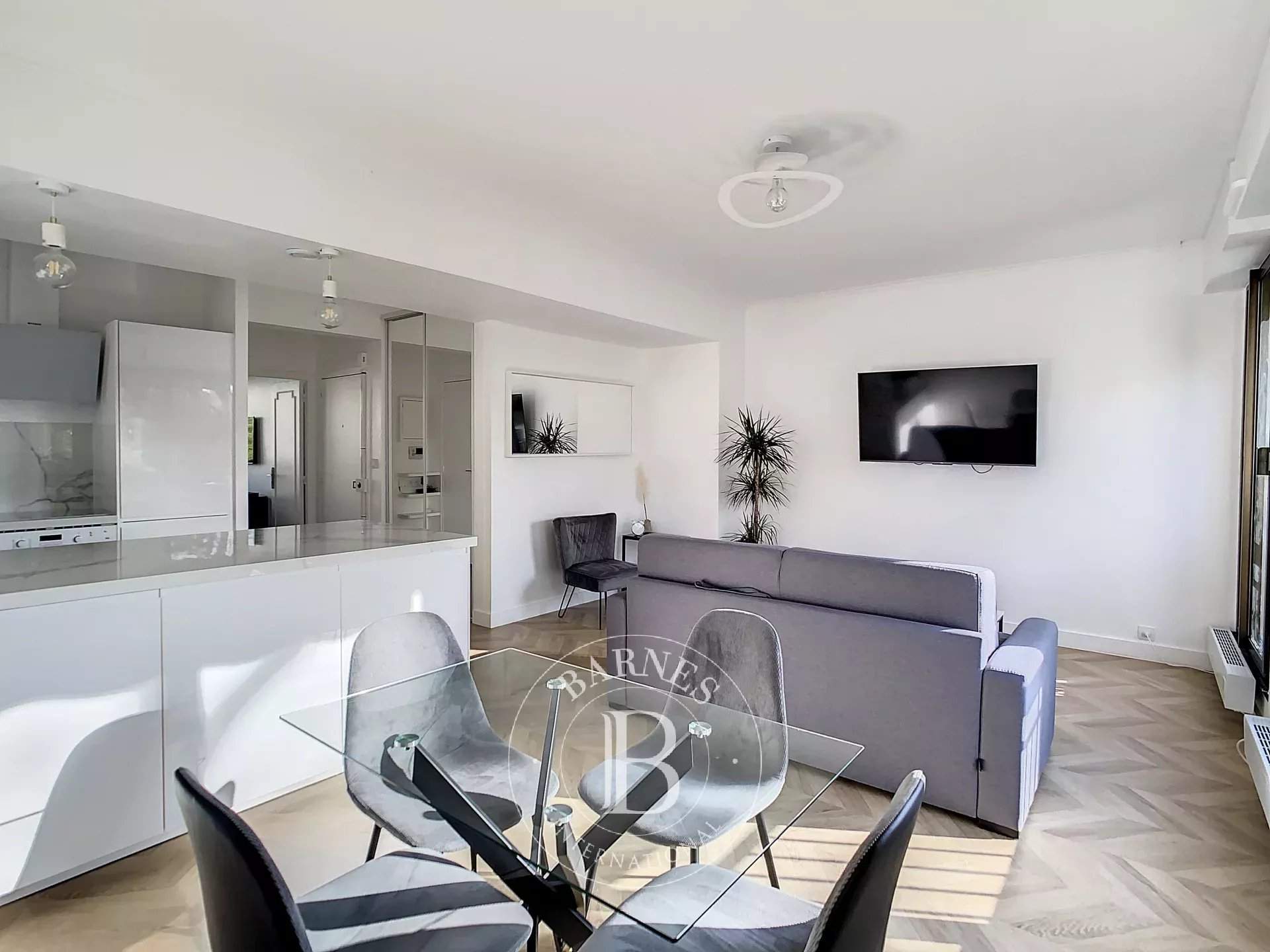 Neuilly-sur-Seine  - Appartement 2 Pi&egrave;ces, 1 Chambre - picture 3