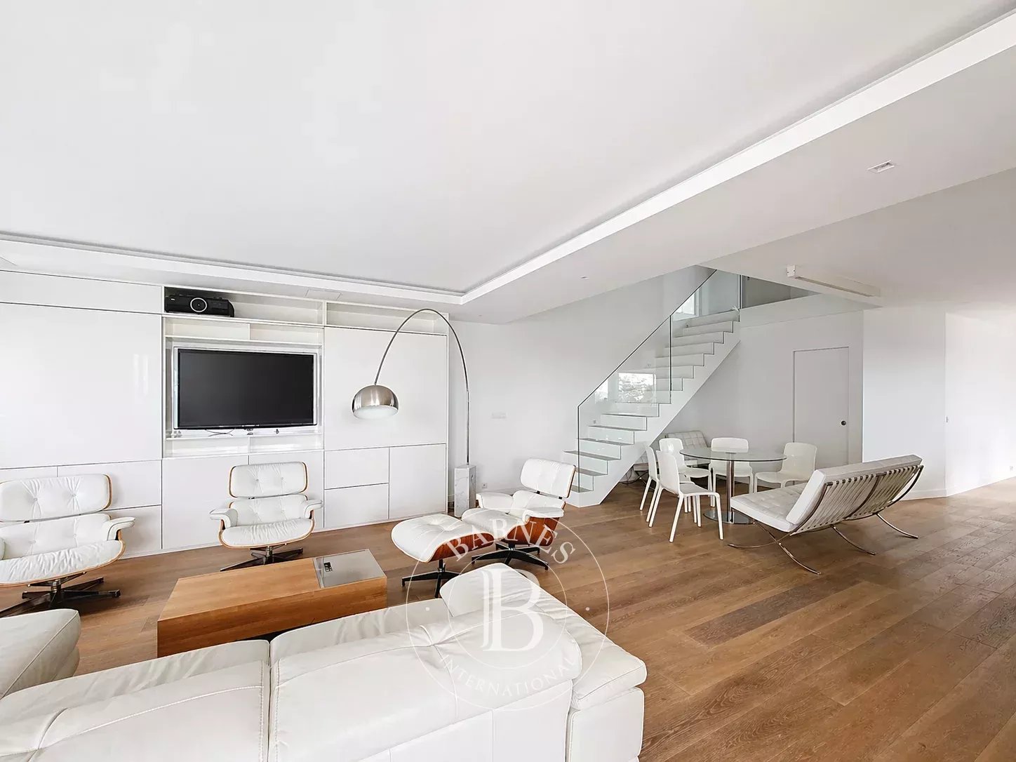 Courbevoie  - Appartement 4 Pi&egrave;ces 3 Chambres - picture 1