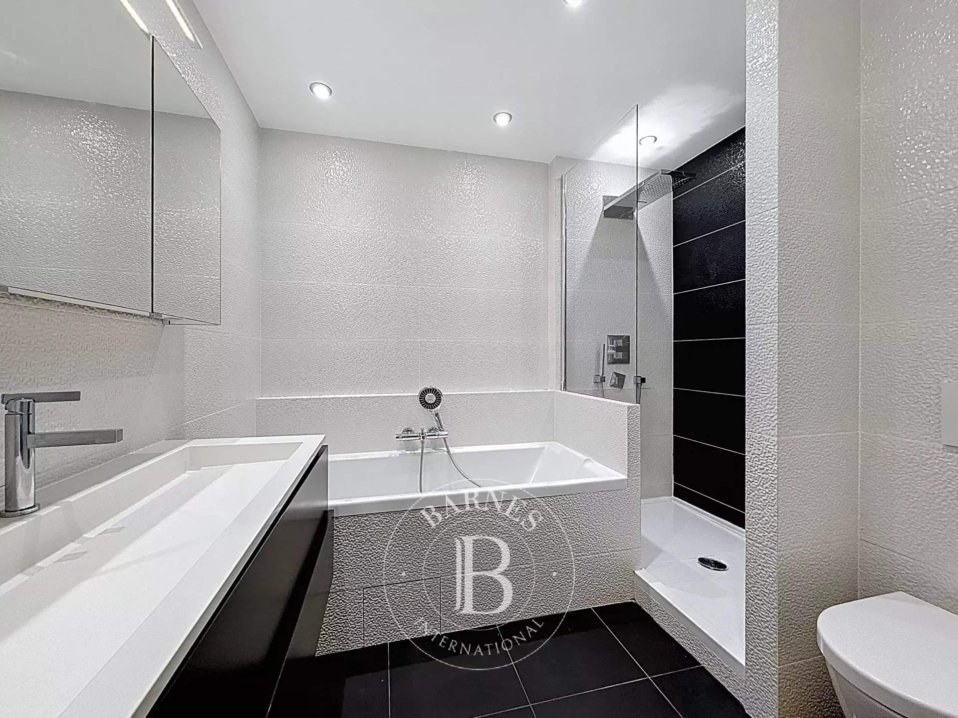 Neuilly-sur-Seine  - Appartement 5 Pièces 3 Chambres - picture 11