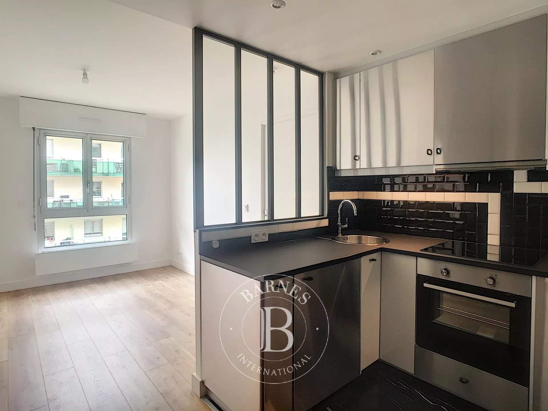 Levallois-Perret  - Appartement 2 Pi&egrave;ces, 1 Chambre - picture 1