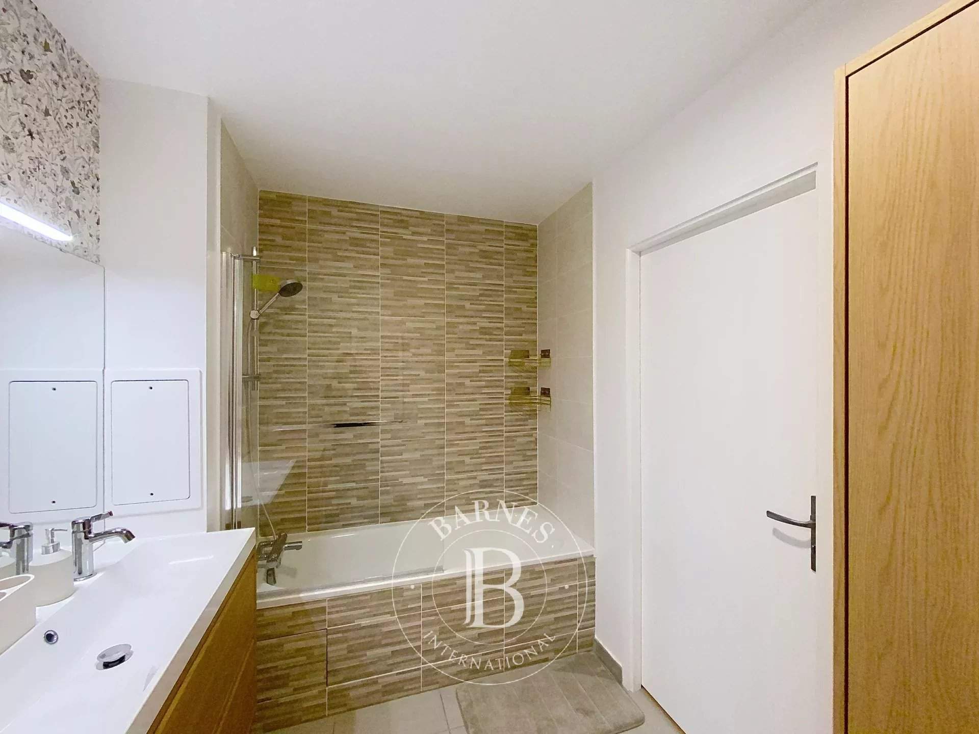 Courbevoie  - Appartement 3 Pi&egrave;ces 2 Chambres - picture 9