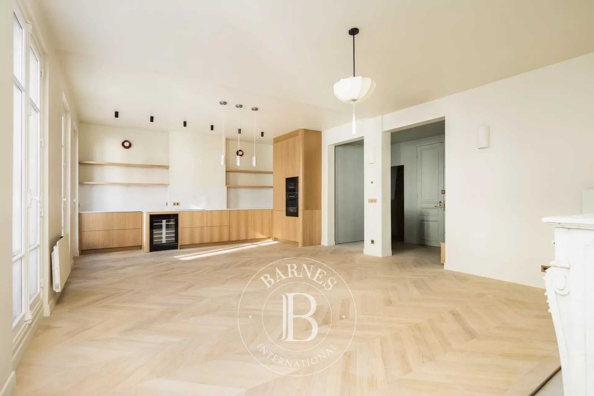 Paris  - Appartement 5 Pi&egrave;ces 3 Chambres