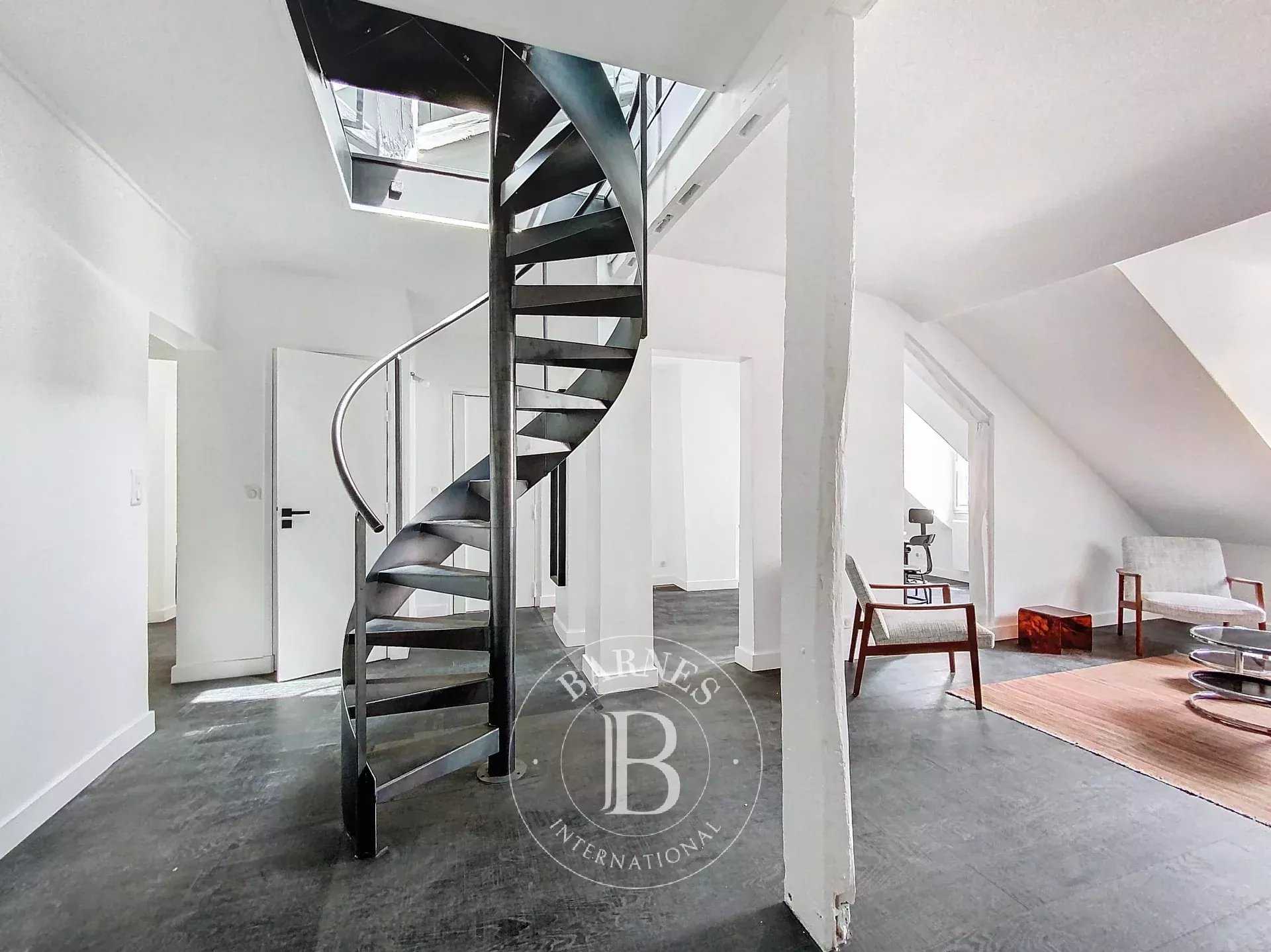 Paris  - Appartement 4 Pièces 2 Chambres