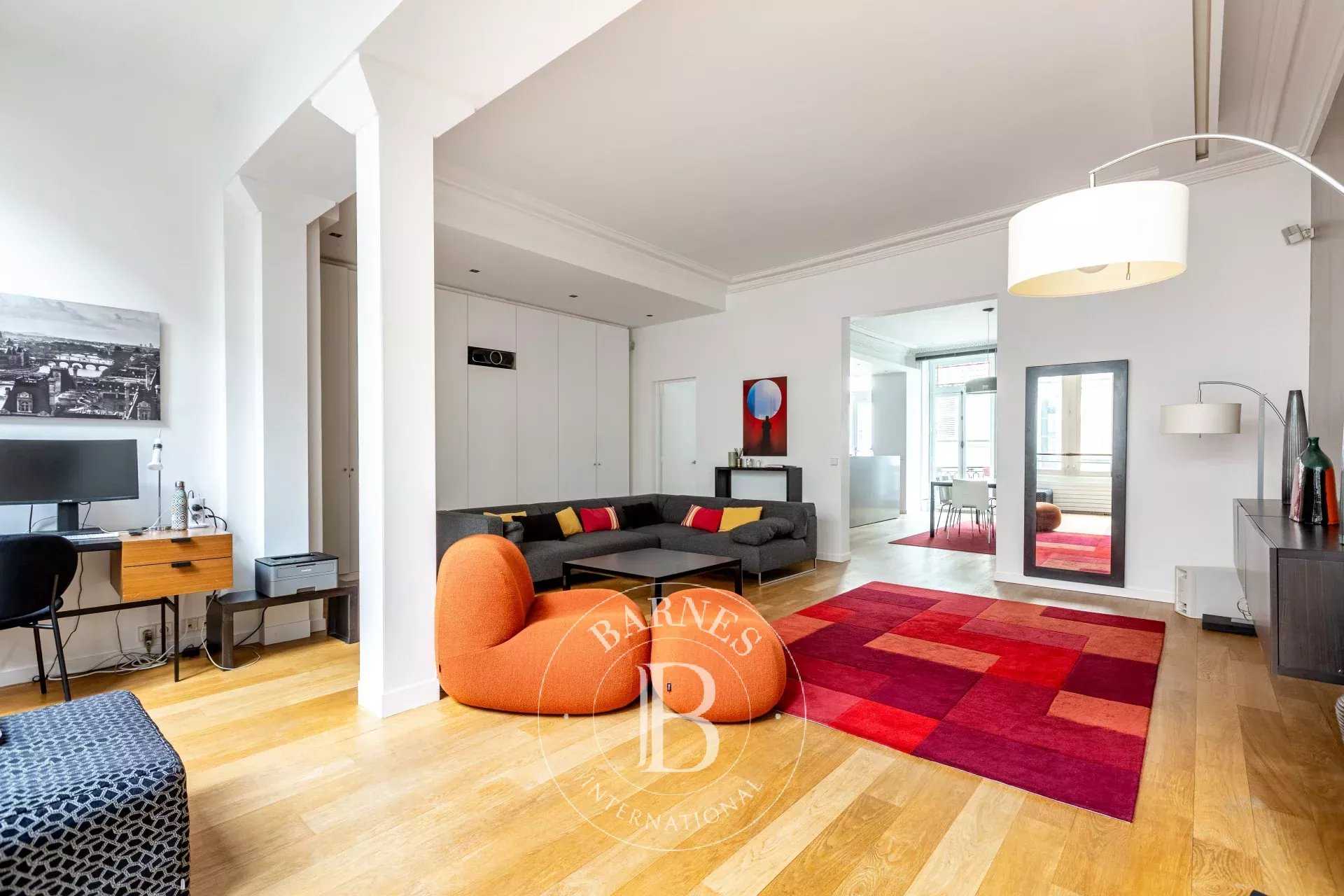 Paris  - Appartement 3 Pi&egrave;ces 2 Chambres