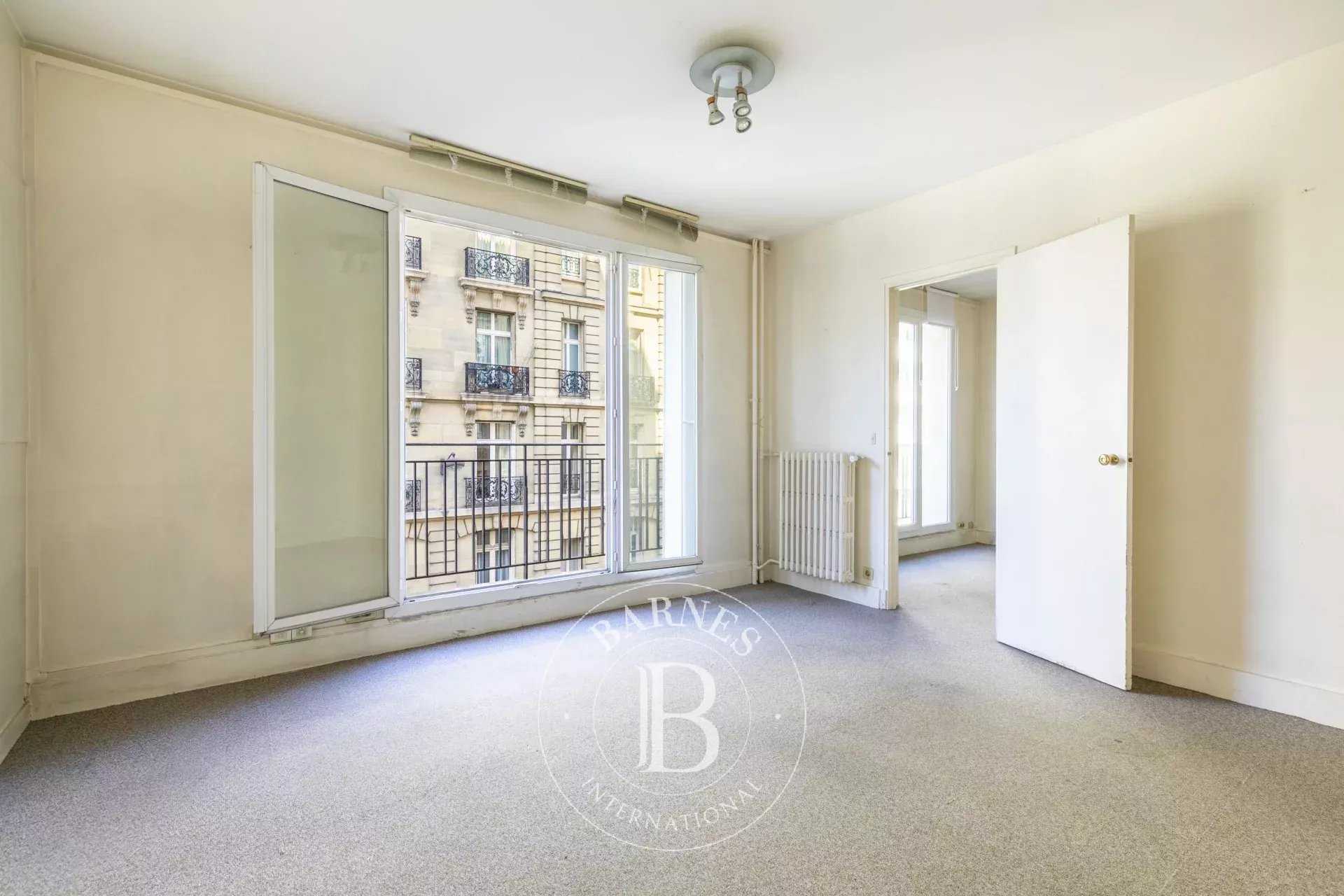 Paris  - Appartement 4 Pièces 2 Chambres