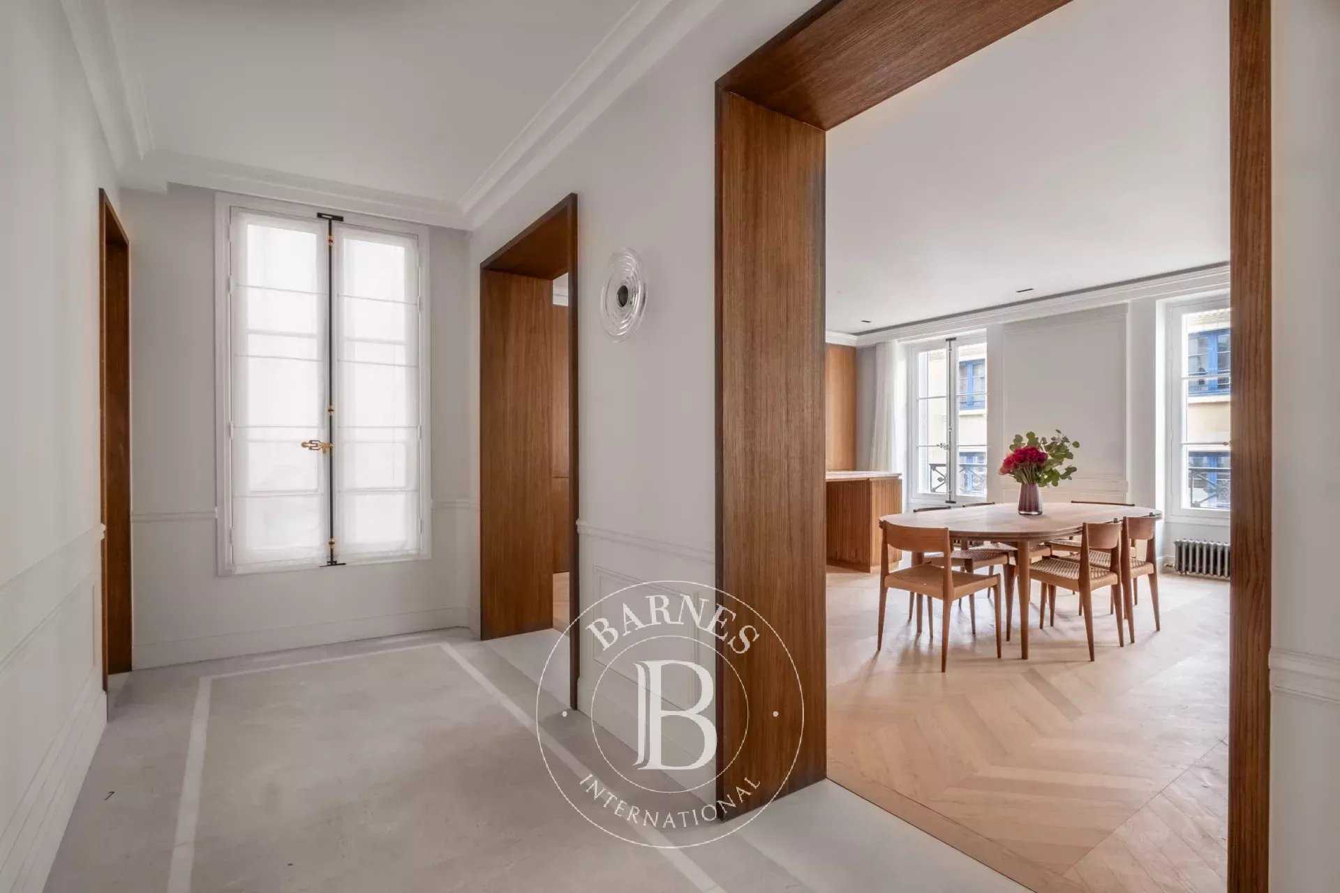 Paris  - Appartement 5 Pièces 3 Chambres