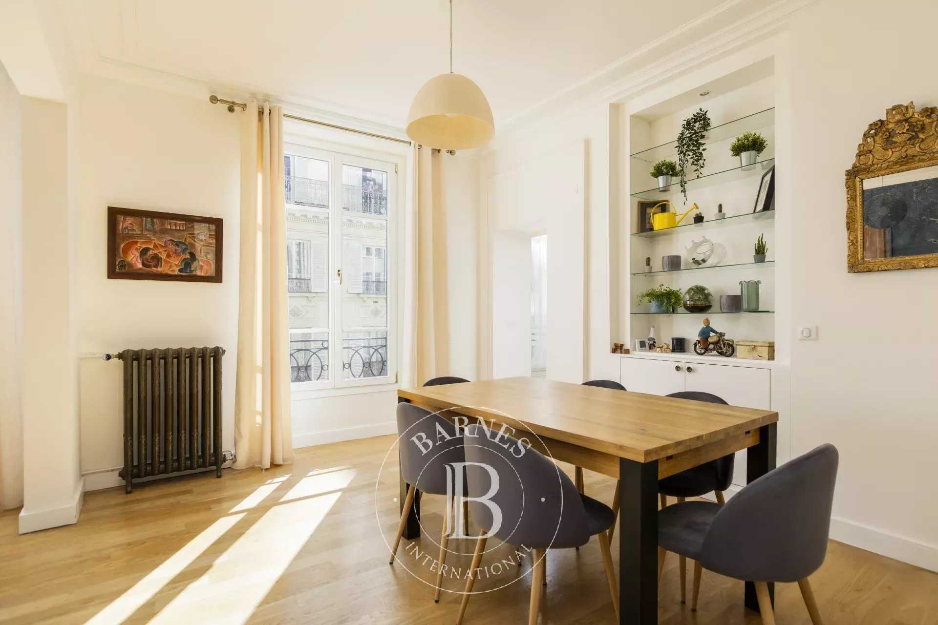 Paris  - Appartement 5 Pi&egrave;ces 3 Chambres