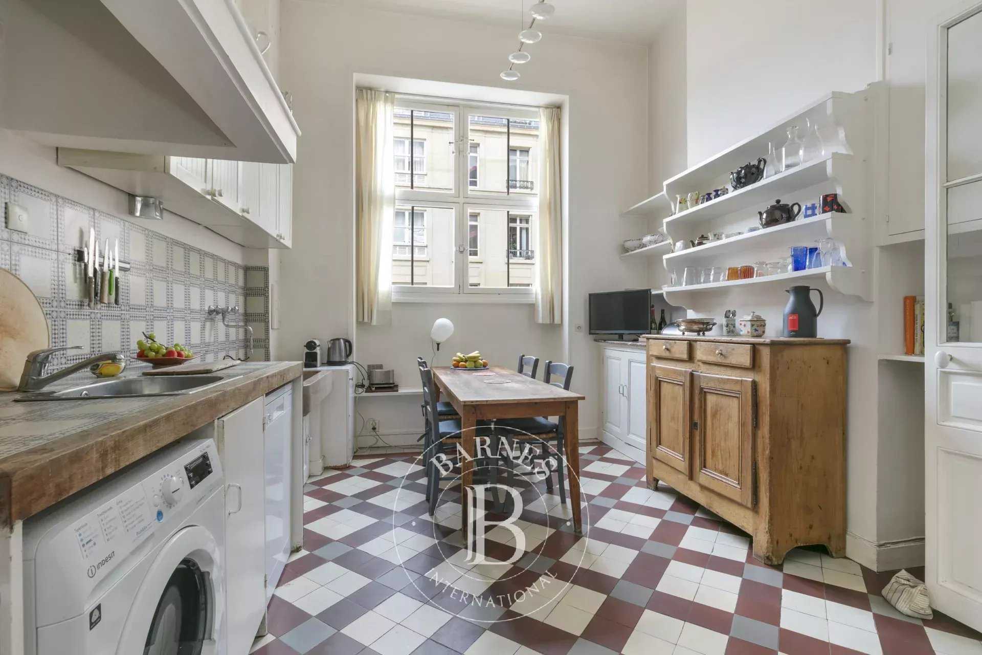 Paris  - Appartement 5 Pi&egrave;ces 3 Chambres