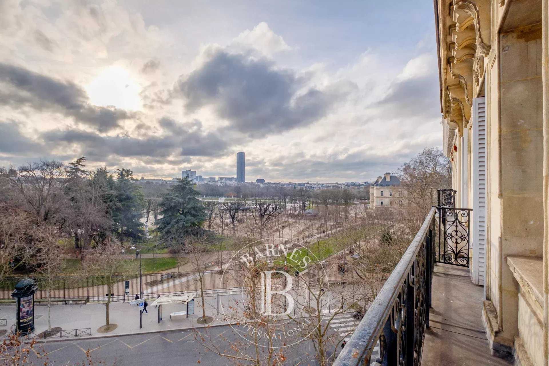 Paris  - Appartement 4 Pi&egrave;ces 2 Chambres