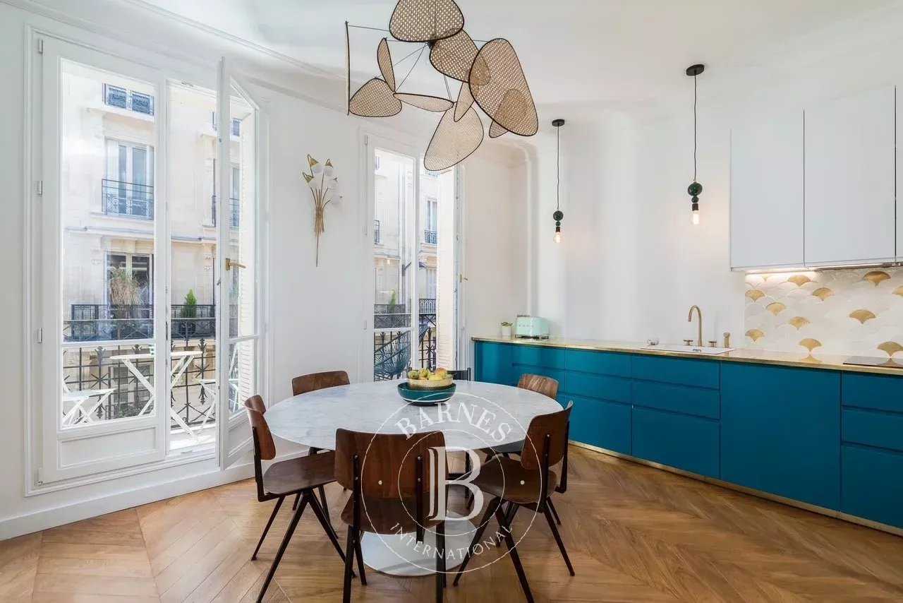 Paris  - Appartement 5 Pièces 3 Chambres