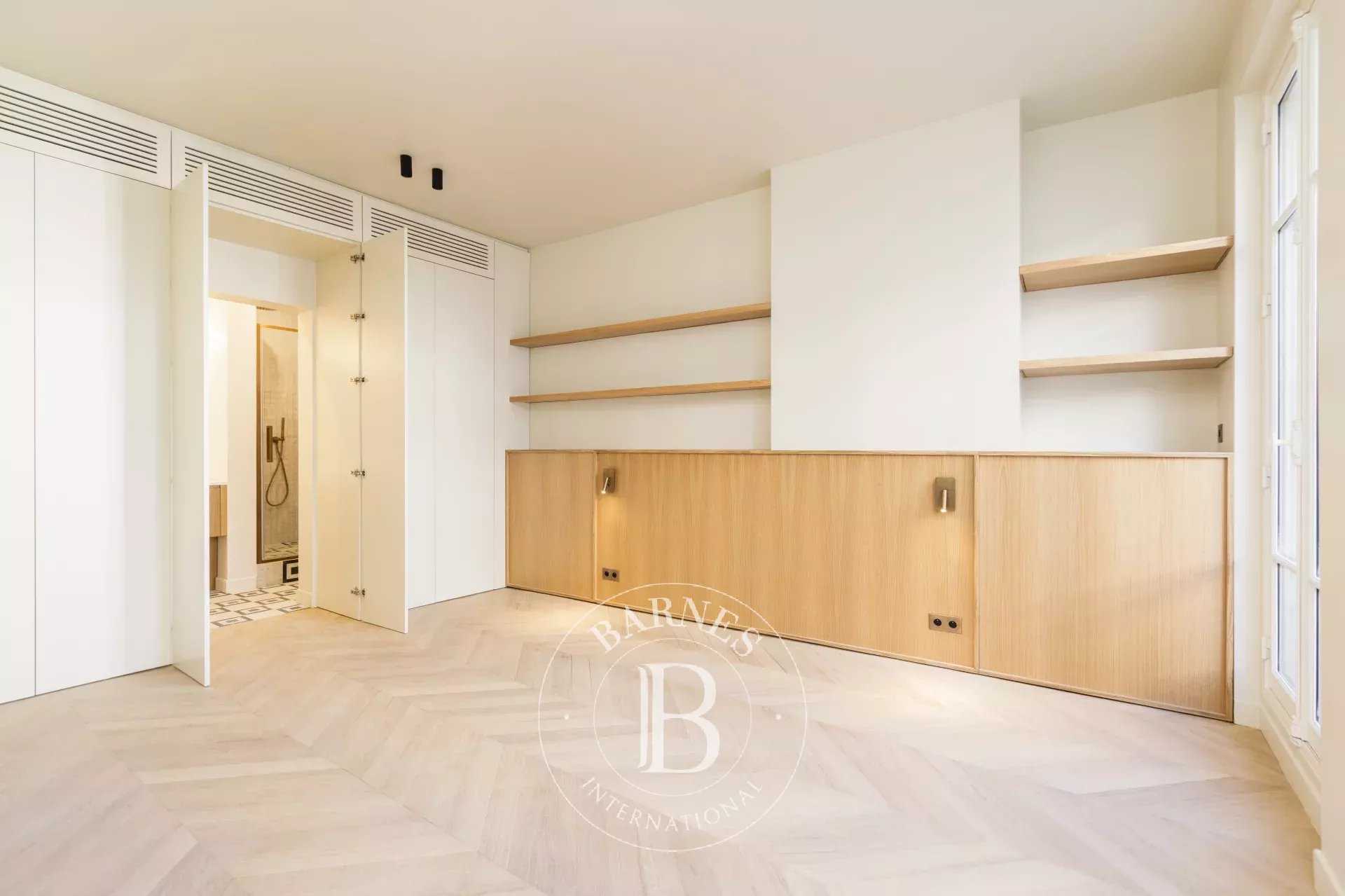 Paris  - Appartement 5 Pi&egrave;ces 3 Chambres